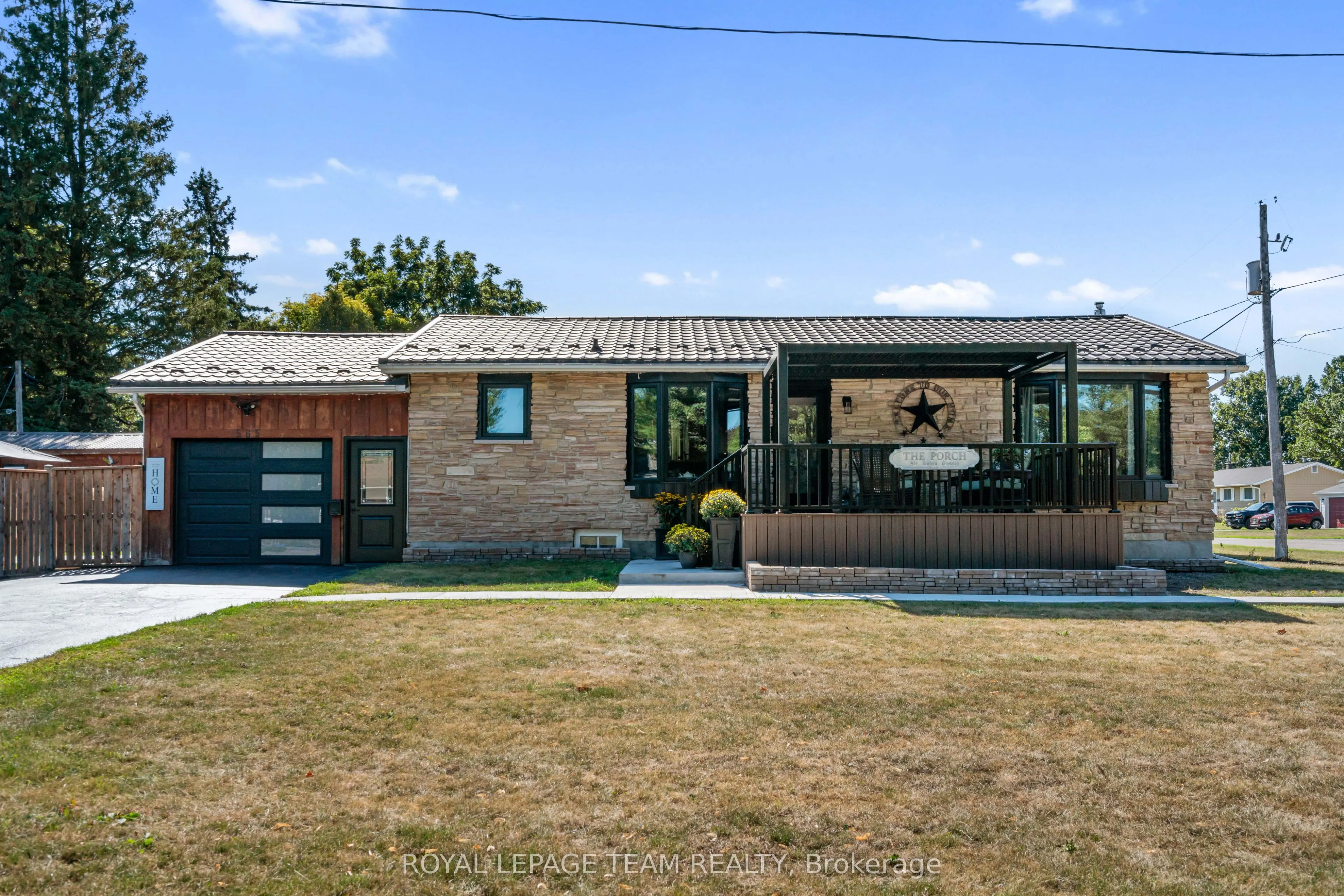 565 Dufferin Street W