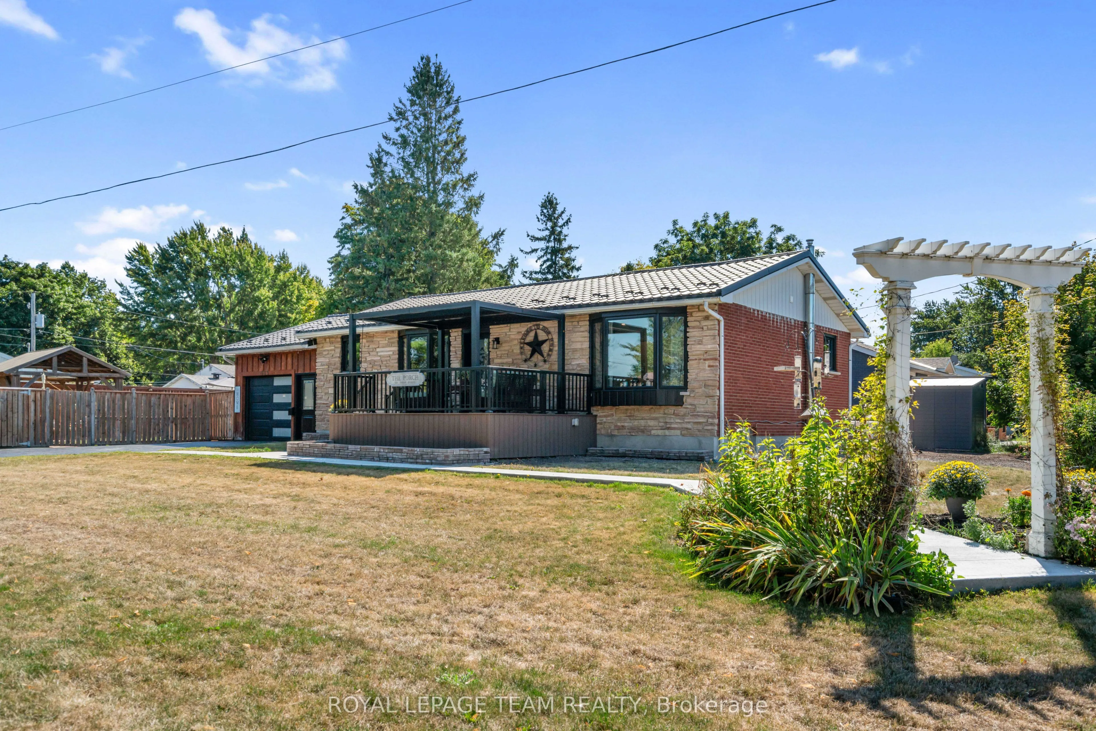 565 Dufferin Street W