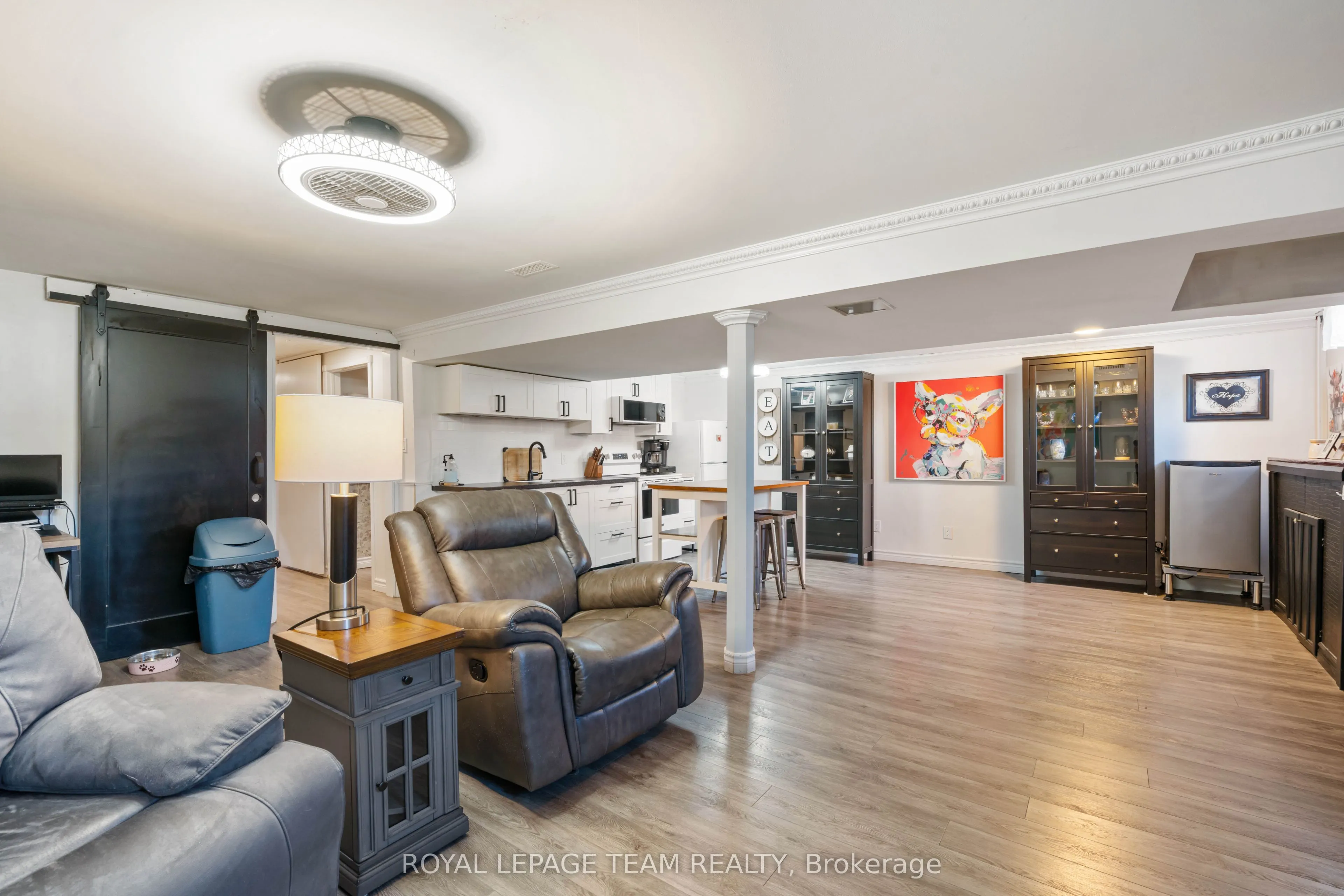 565 Dufferin Street W