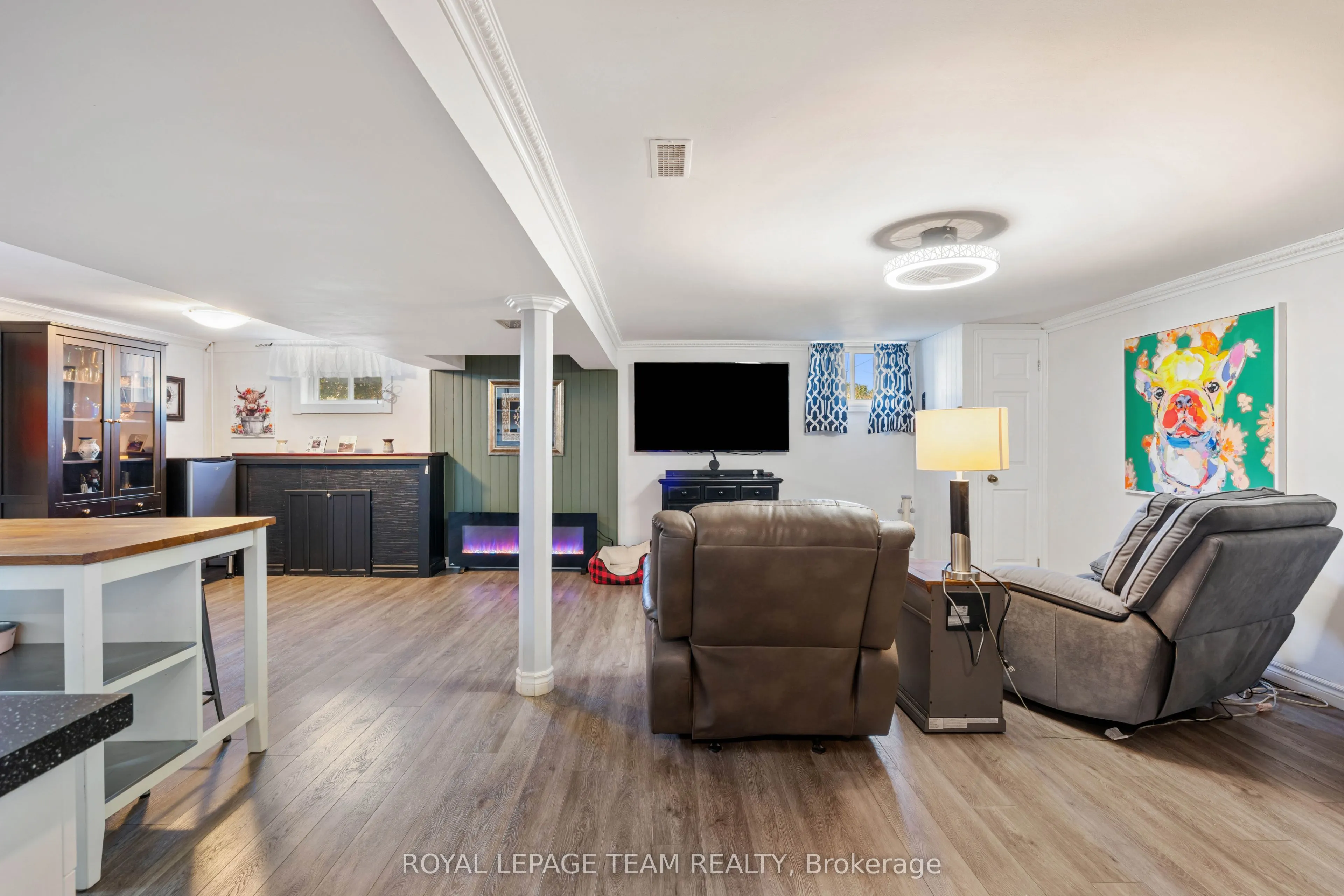 565 Dufferin Street W