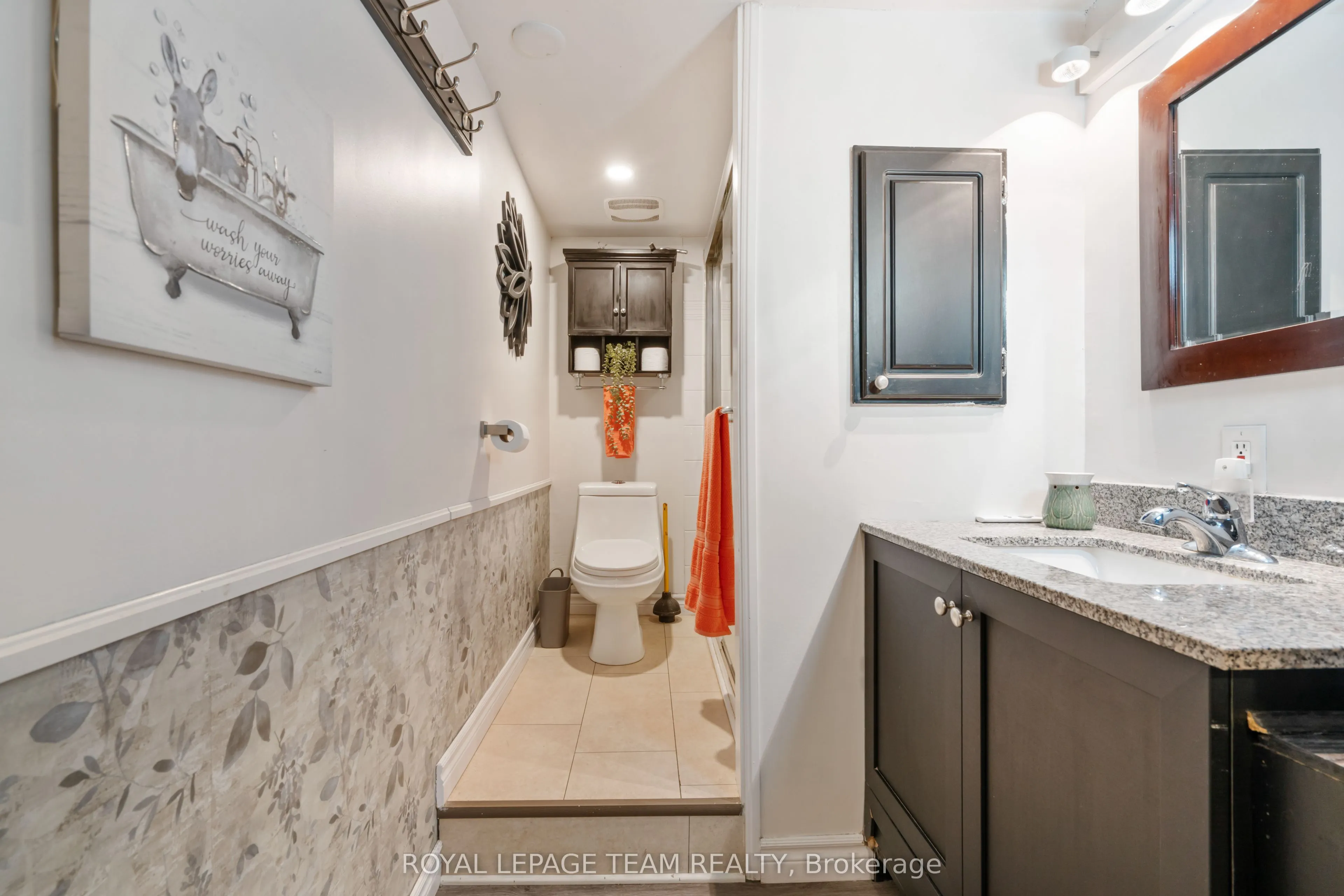 565 Dufferin Street W