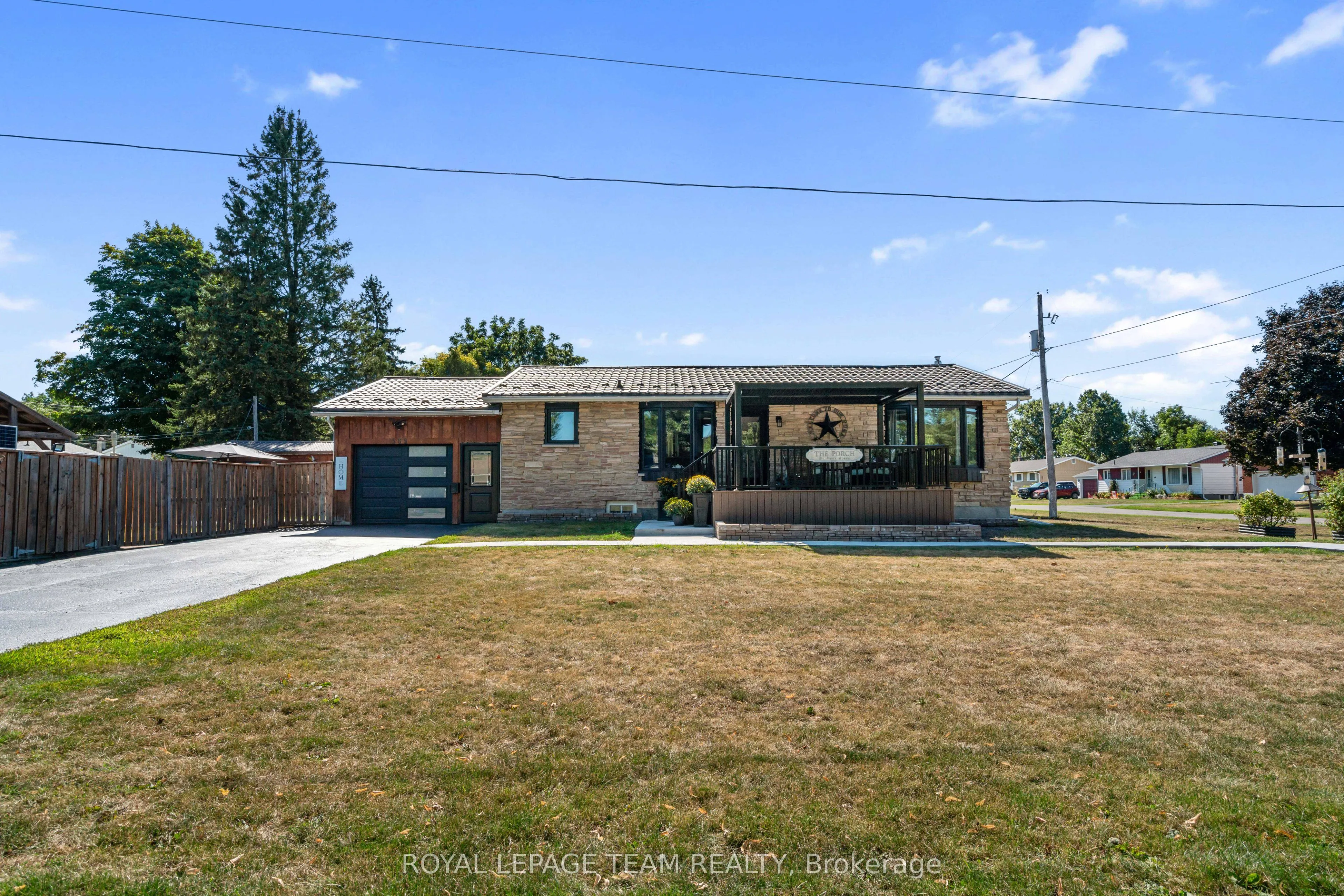 565 Dufferin Street W