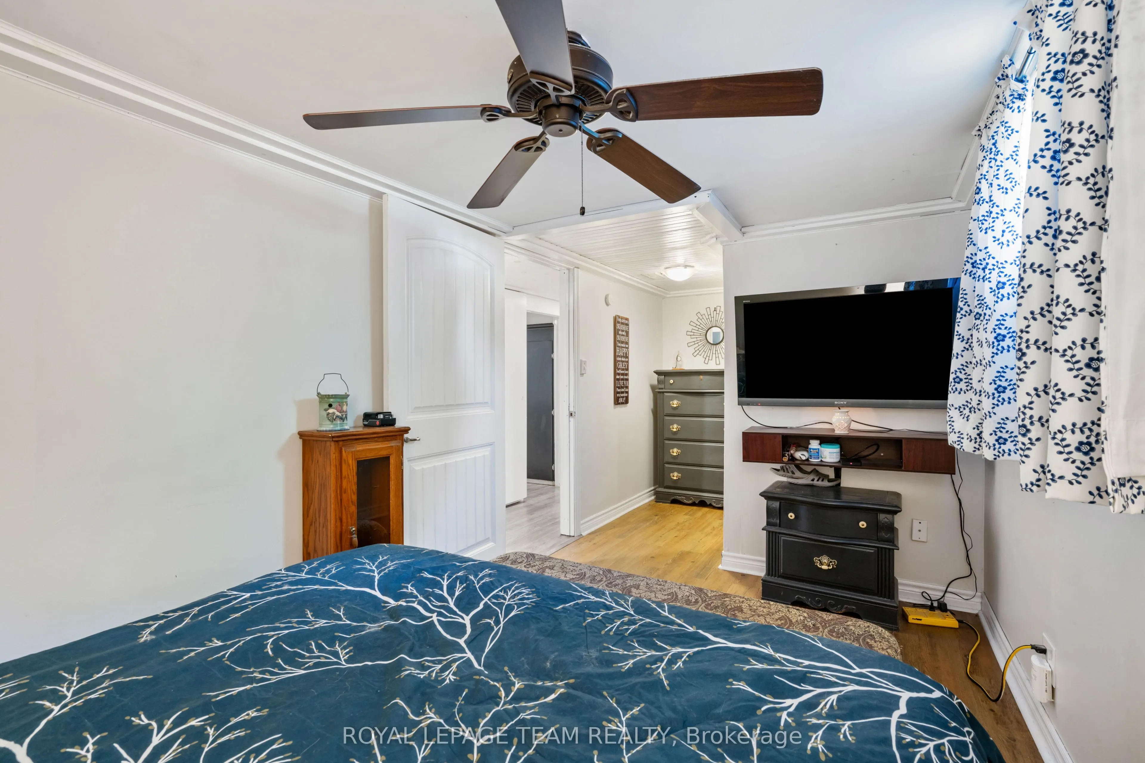 565 Dufferin Street W