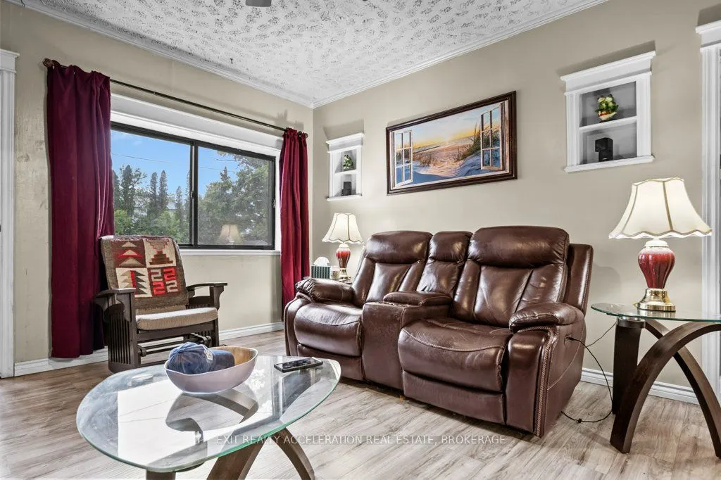 108 Dundas Street