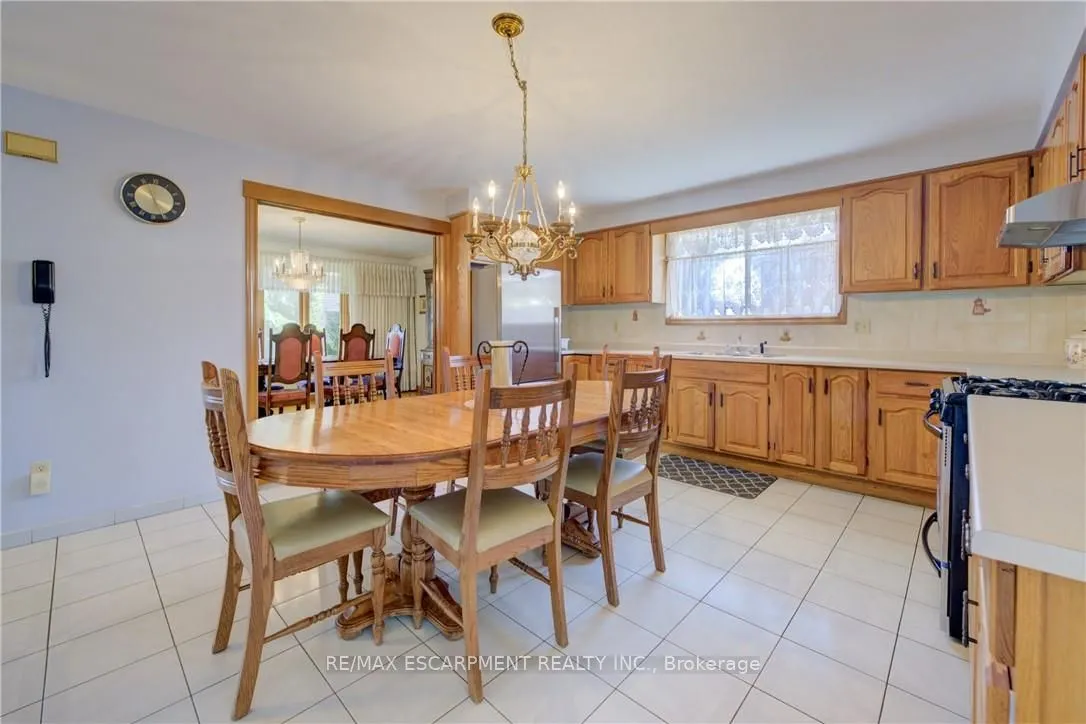 9 STONECLIFF Court