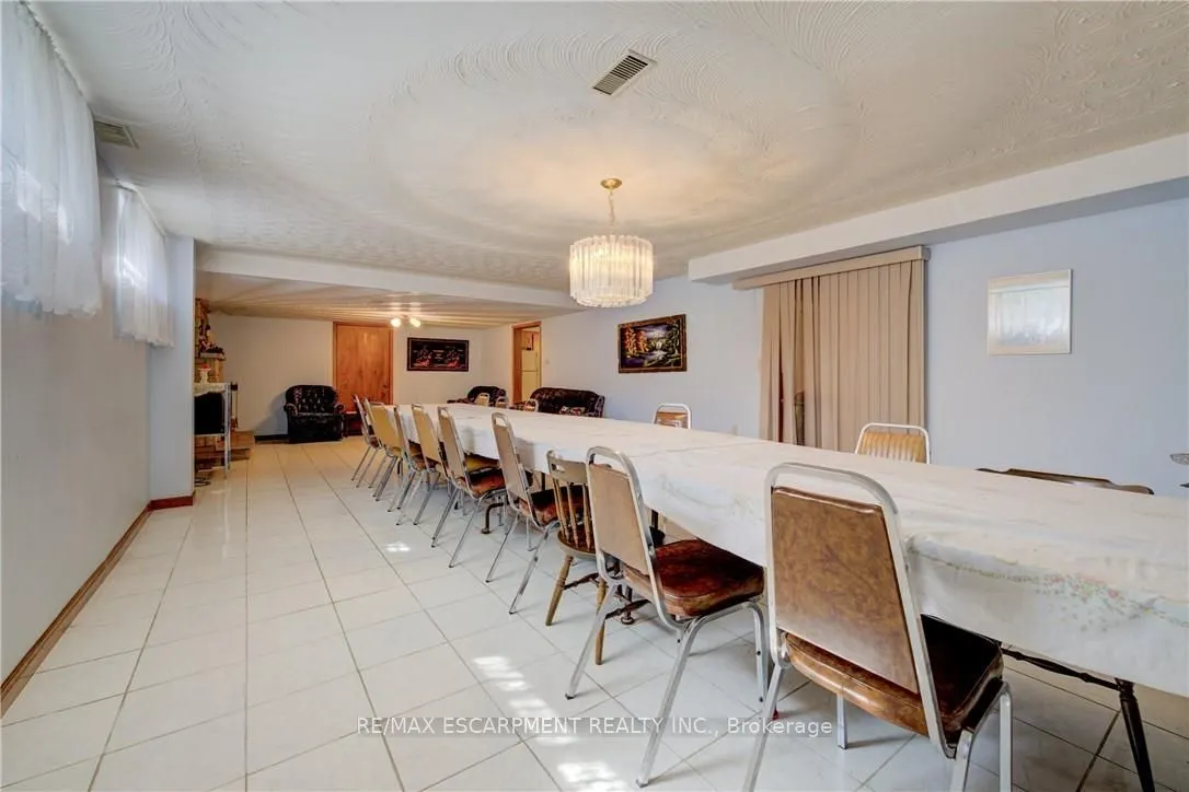 9 STONECLIFF Court