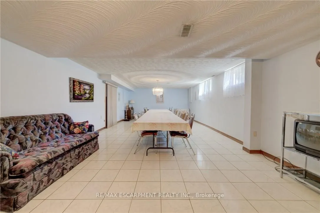 9 STONECLIFF Court