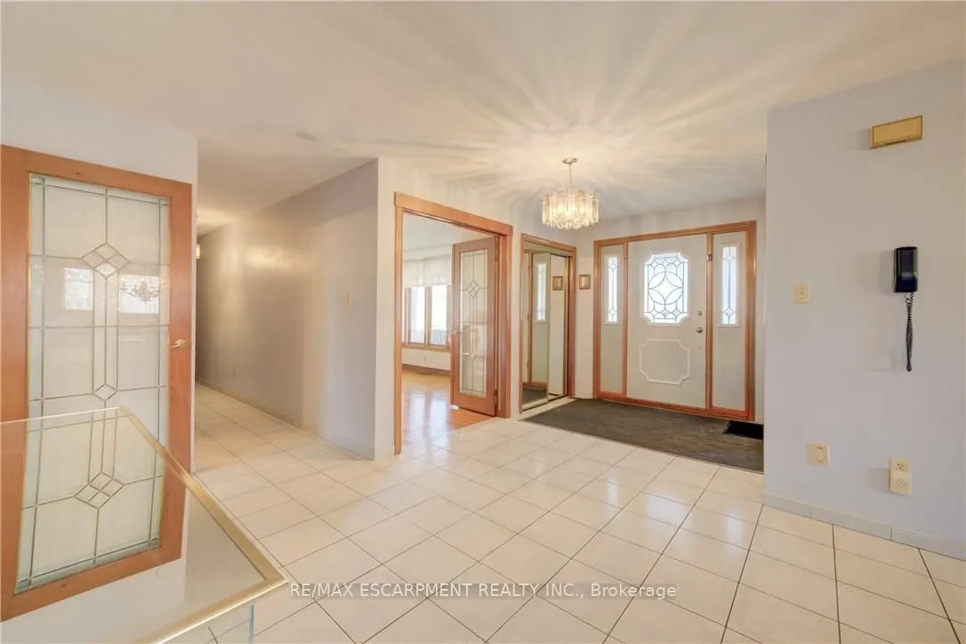 9 STONECLIFF Court
