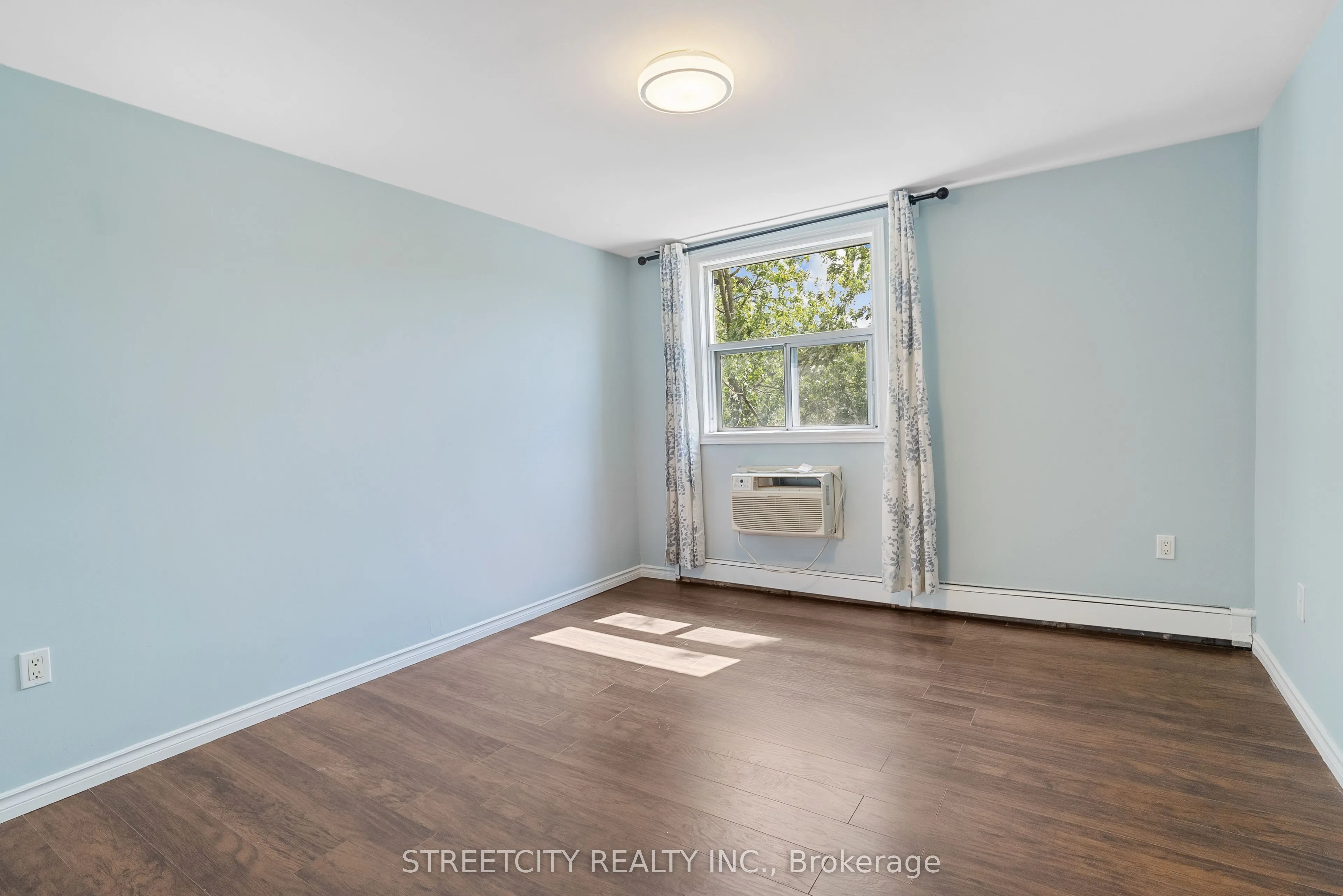 931 Wonderland Road S, #504