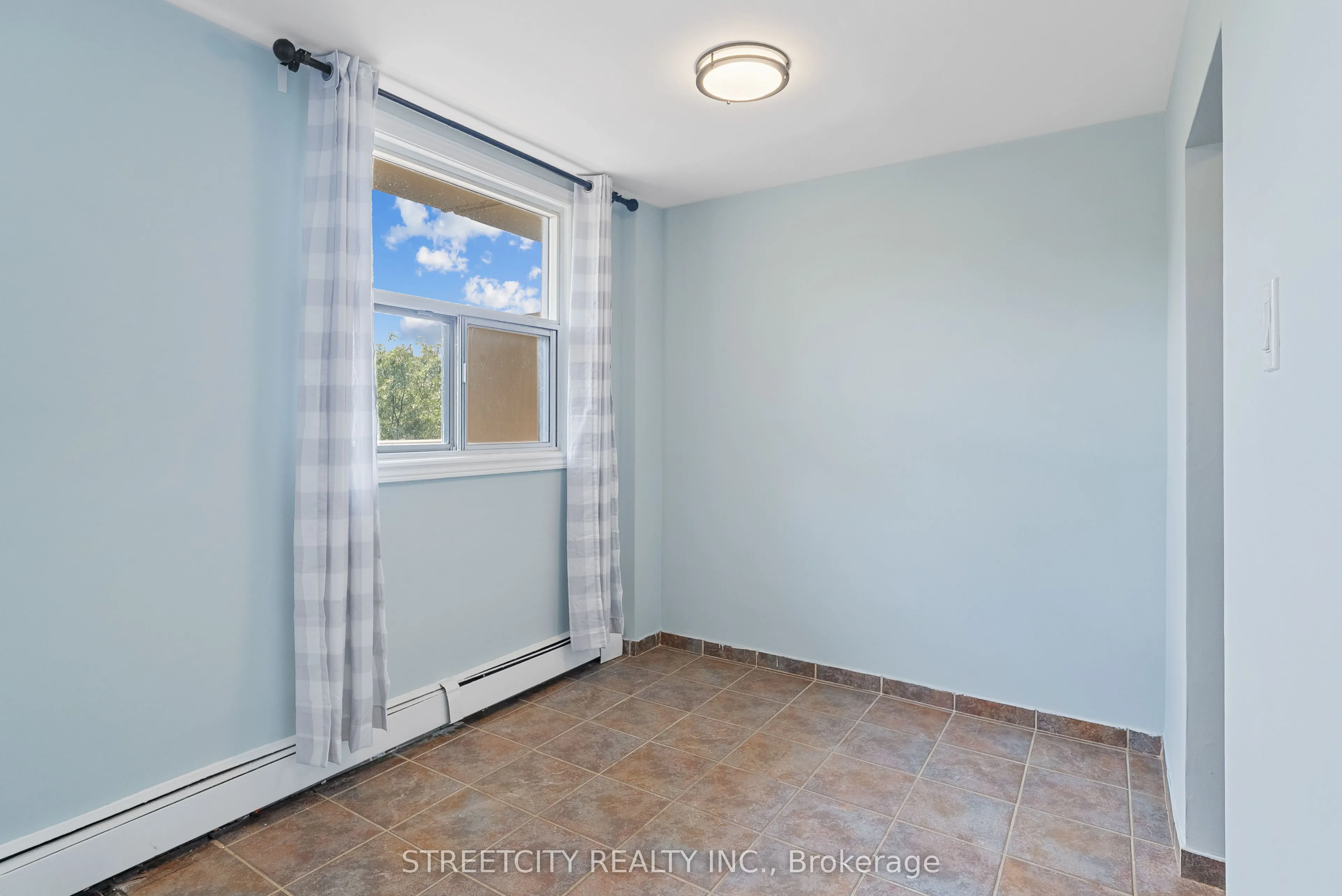 931 Wonderland Road S, #504