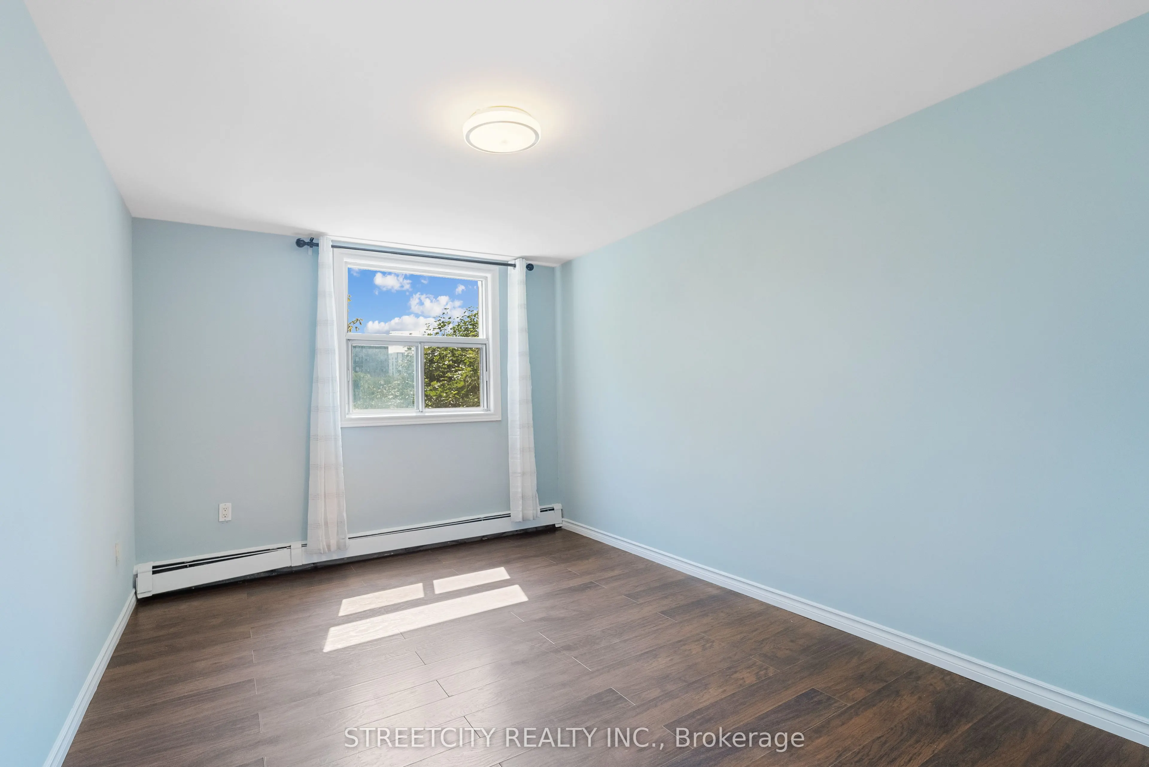 931 Wonderland Road S, #504