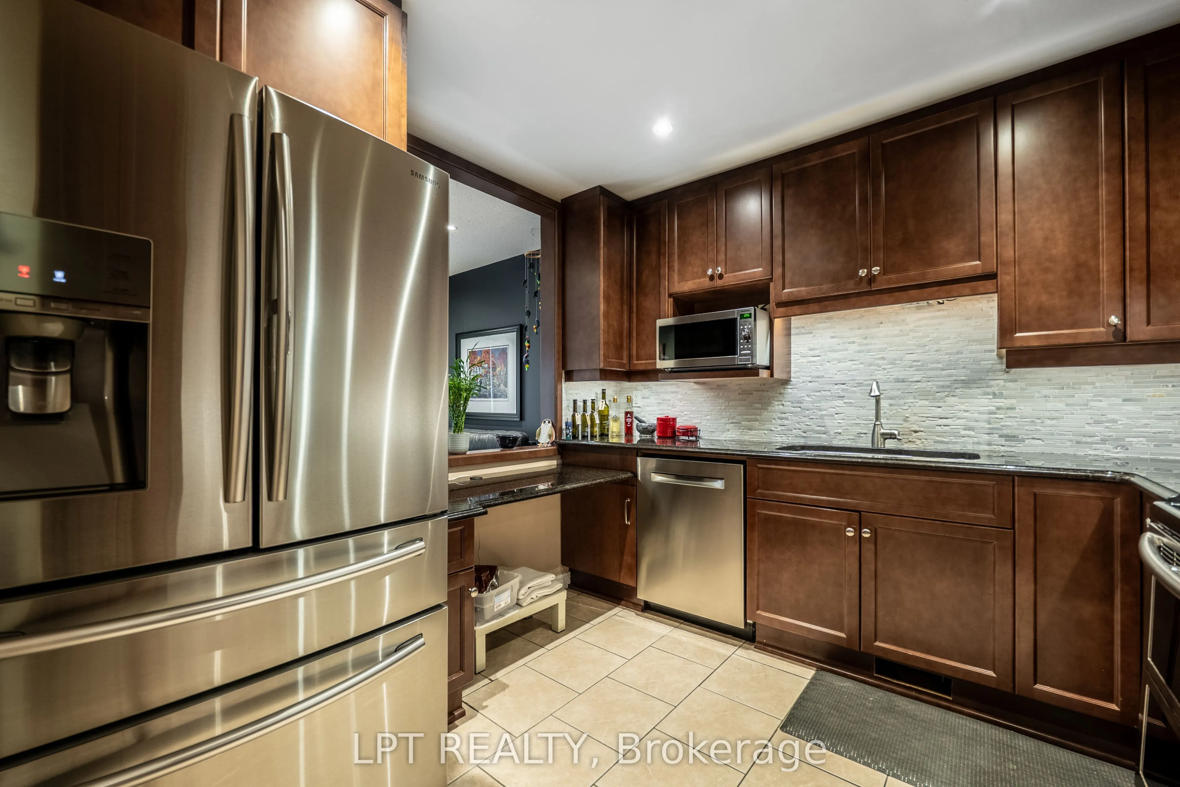 491 Valade Crescent, #33