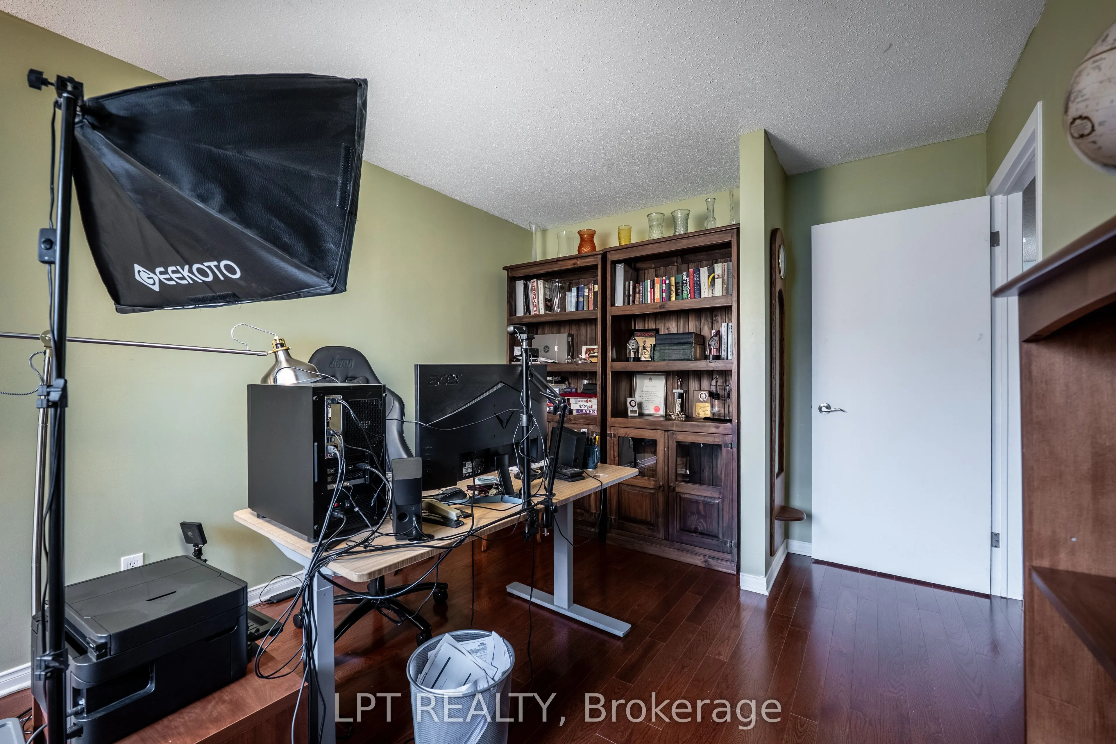 491 Valade Crescent, #33
