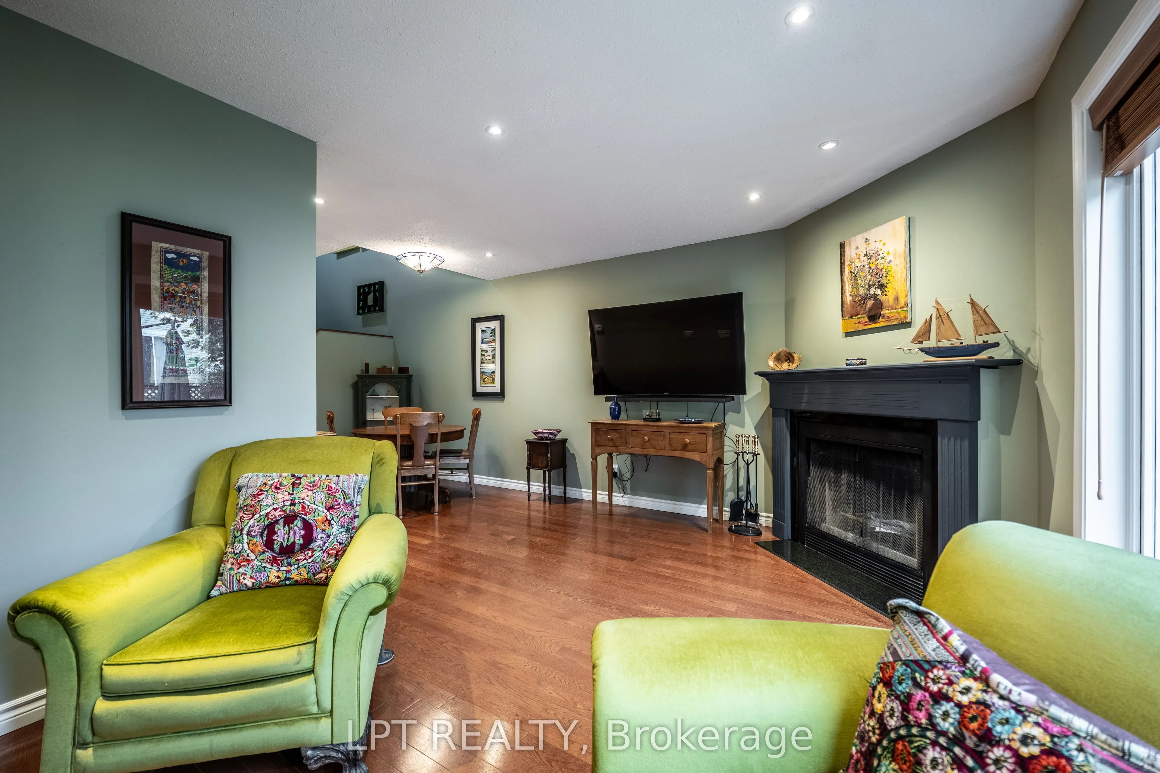 491 Valade Crescent, #33
