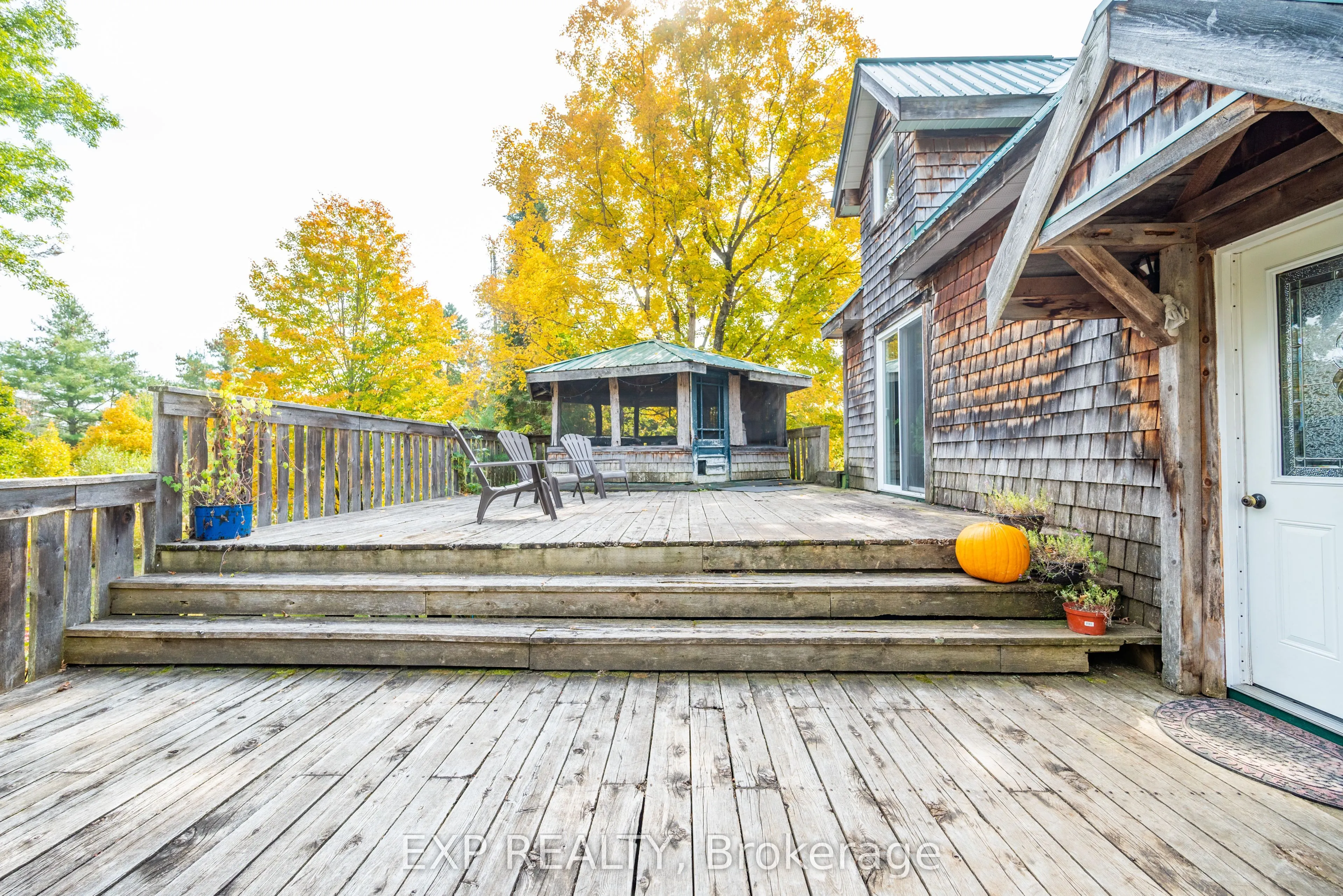 1197 Lower Spruce Hedge Road