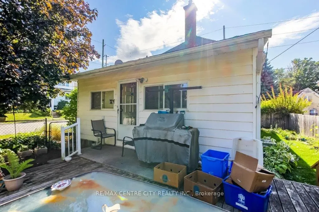 48 Adelaide Street S