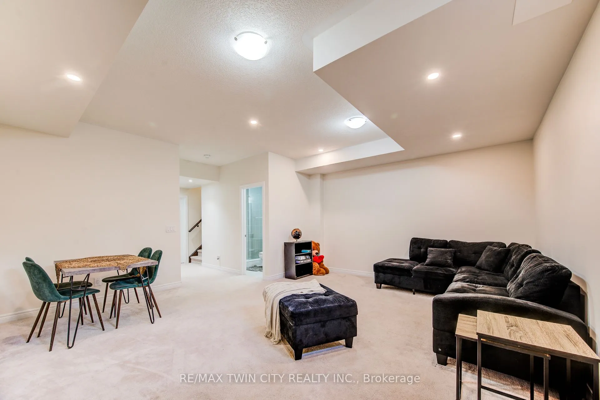 4 Stonehill Avenue