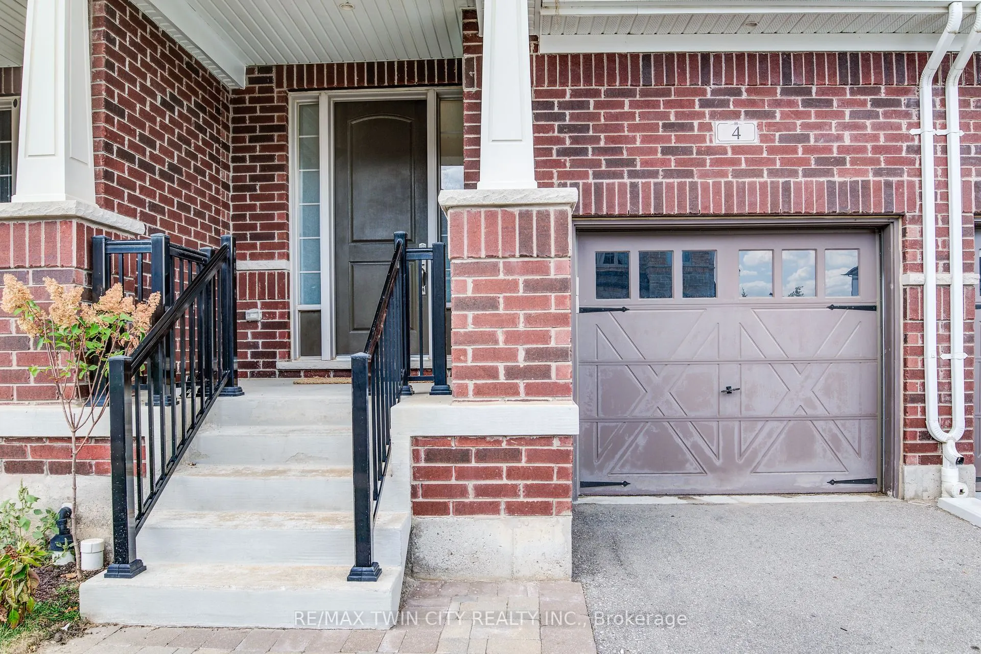 4 Stonehill Avenue