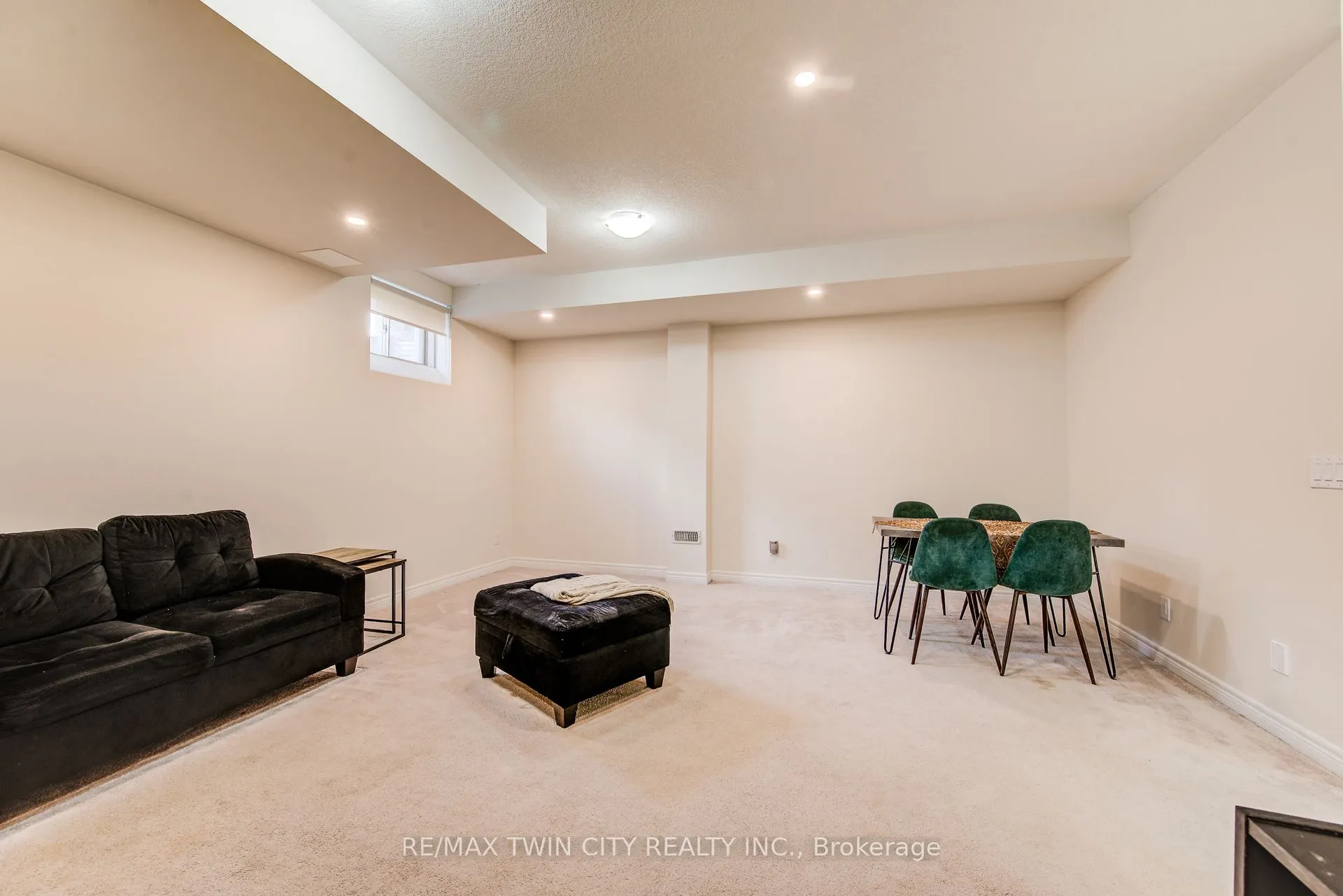 4 Stonehill Avenue