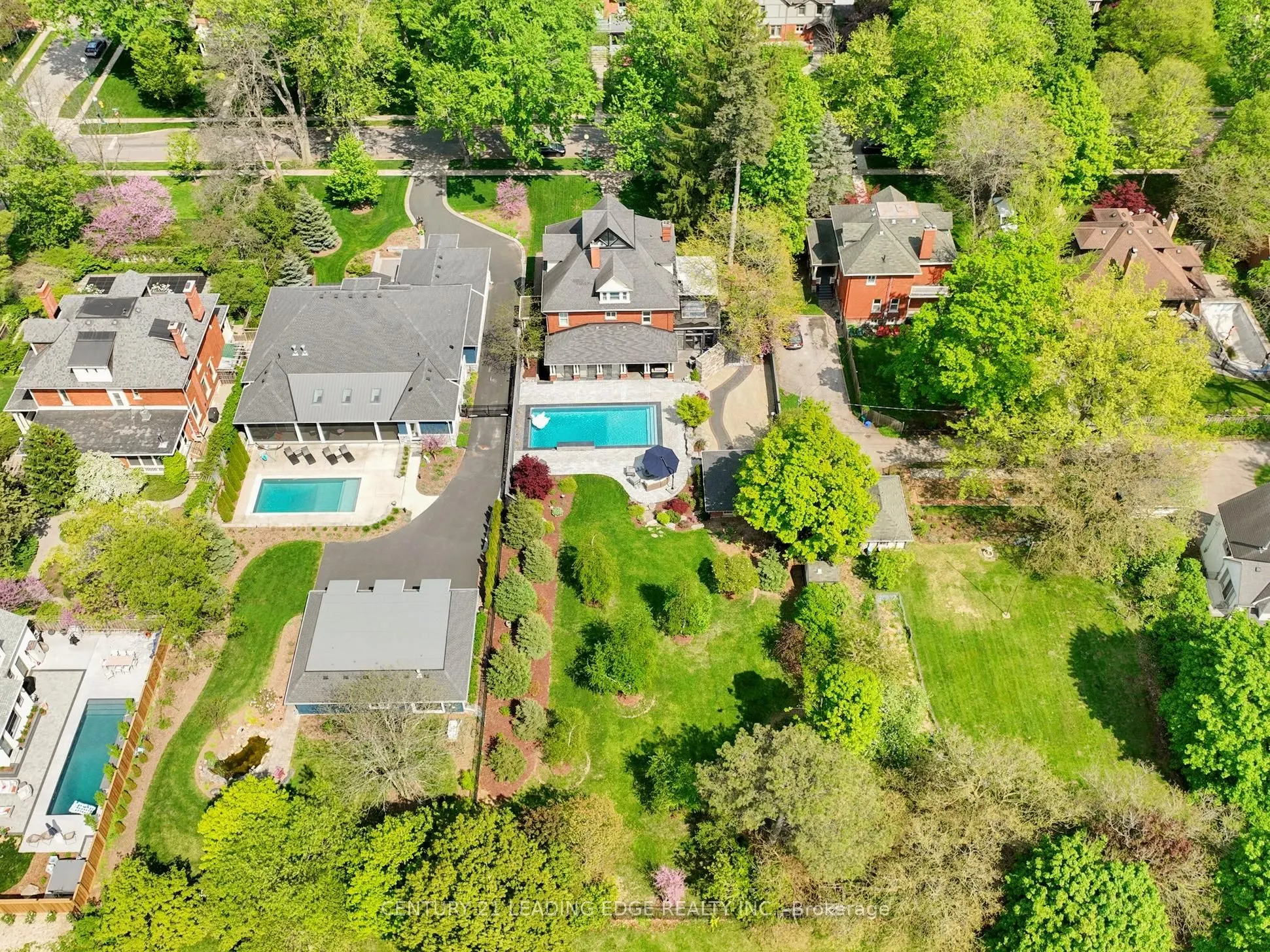 18 BRANT Road N
