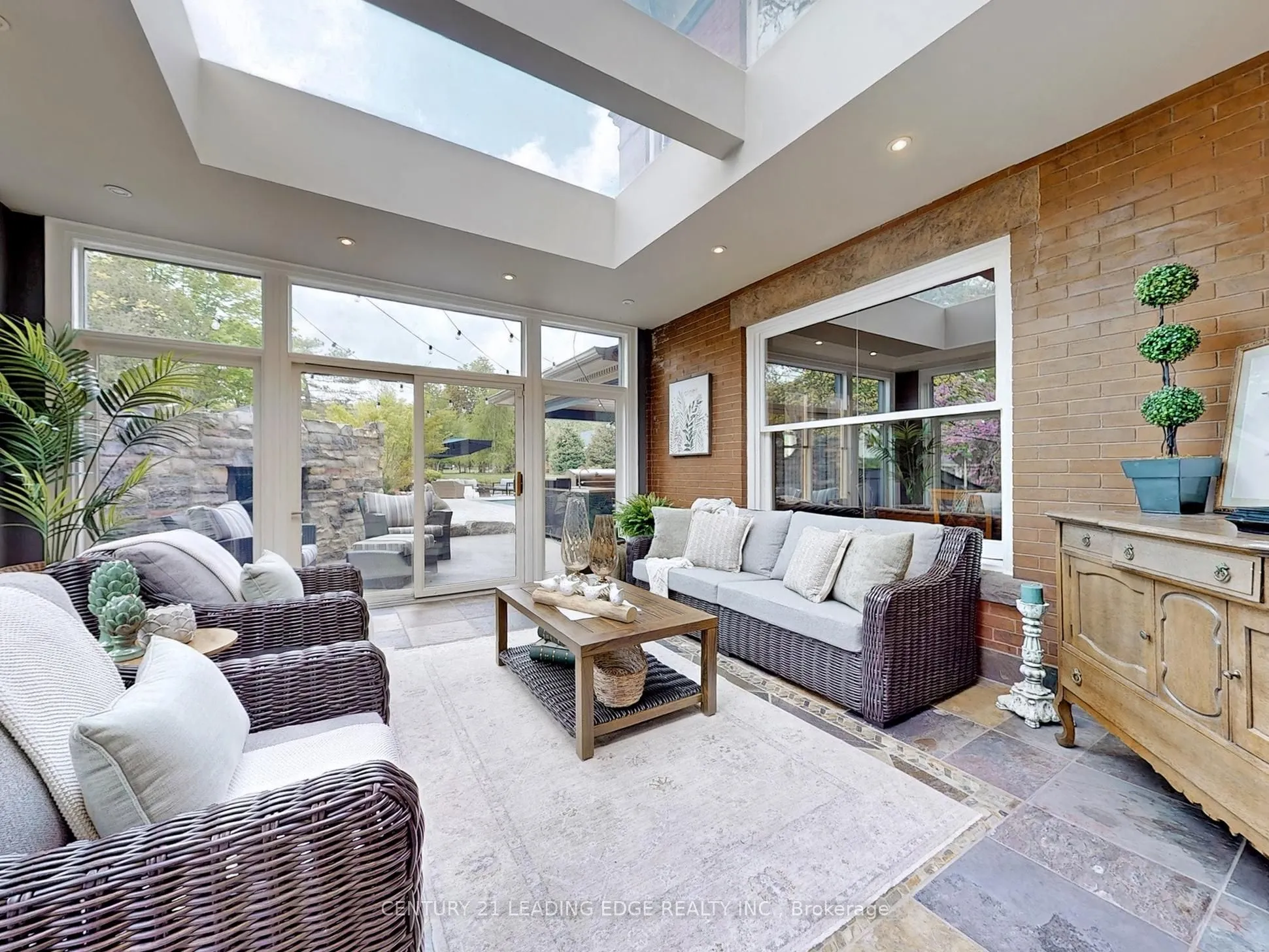 18 BRANT Road N