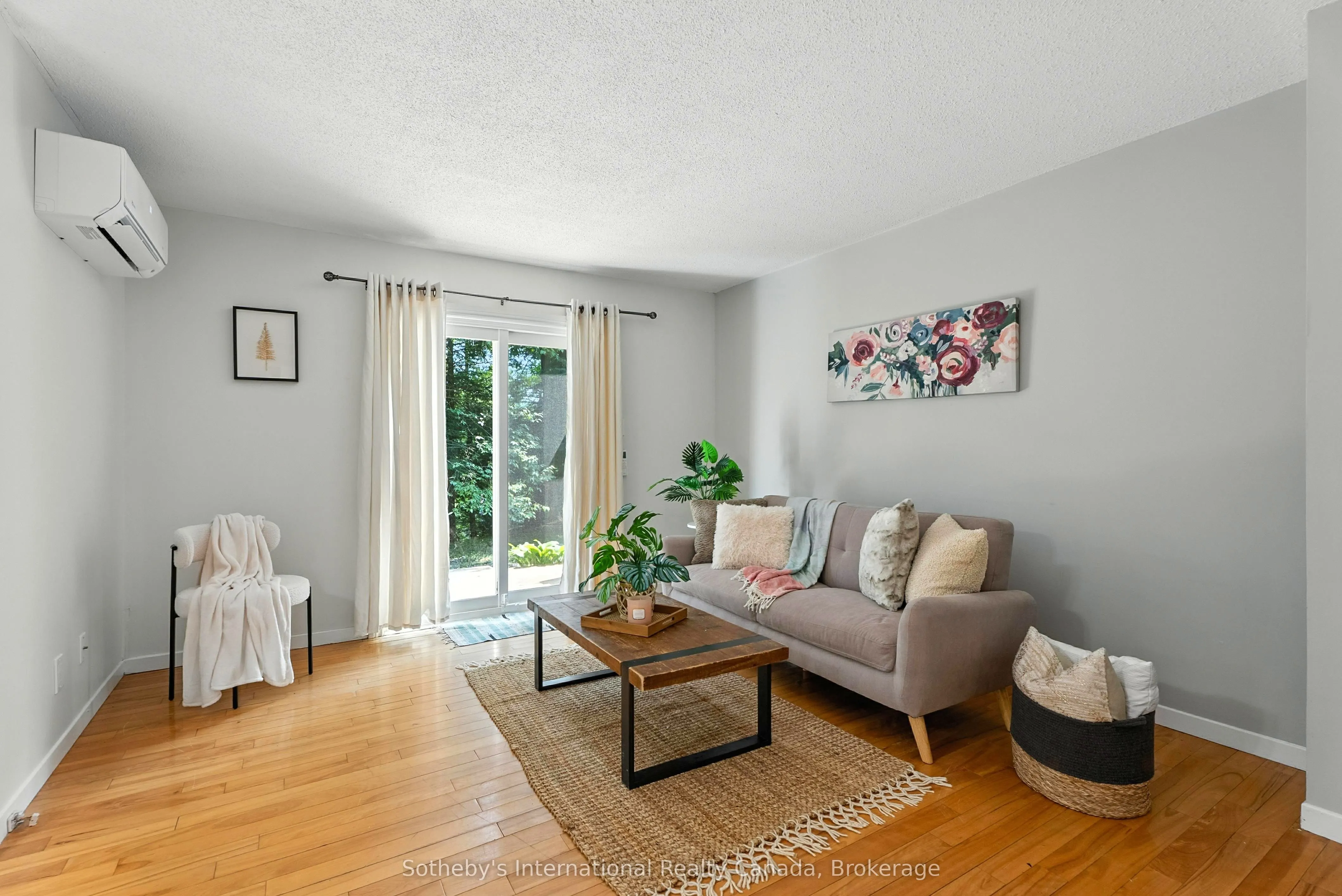 49 Southbank Drive, #10