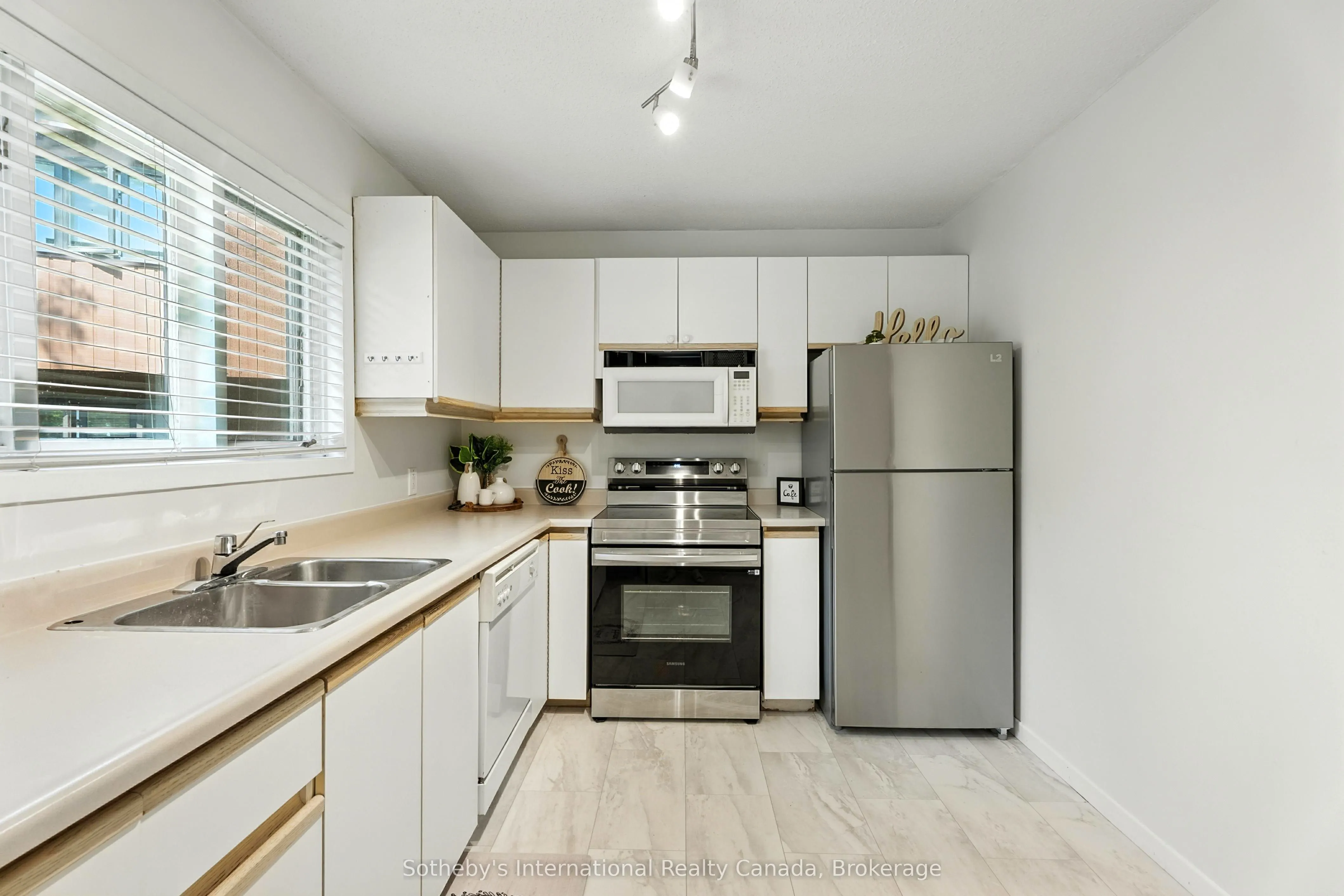 49 Southbank Drive, #10