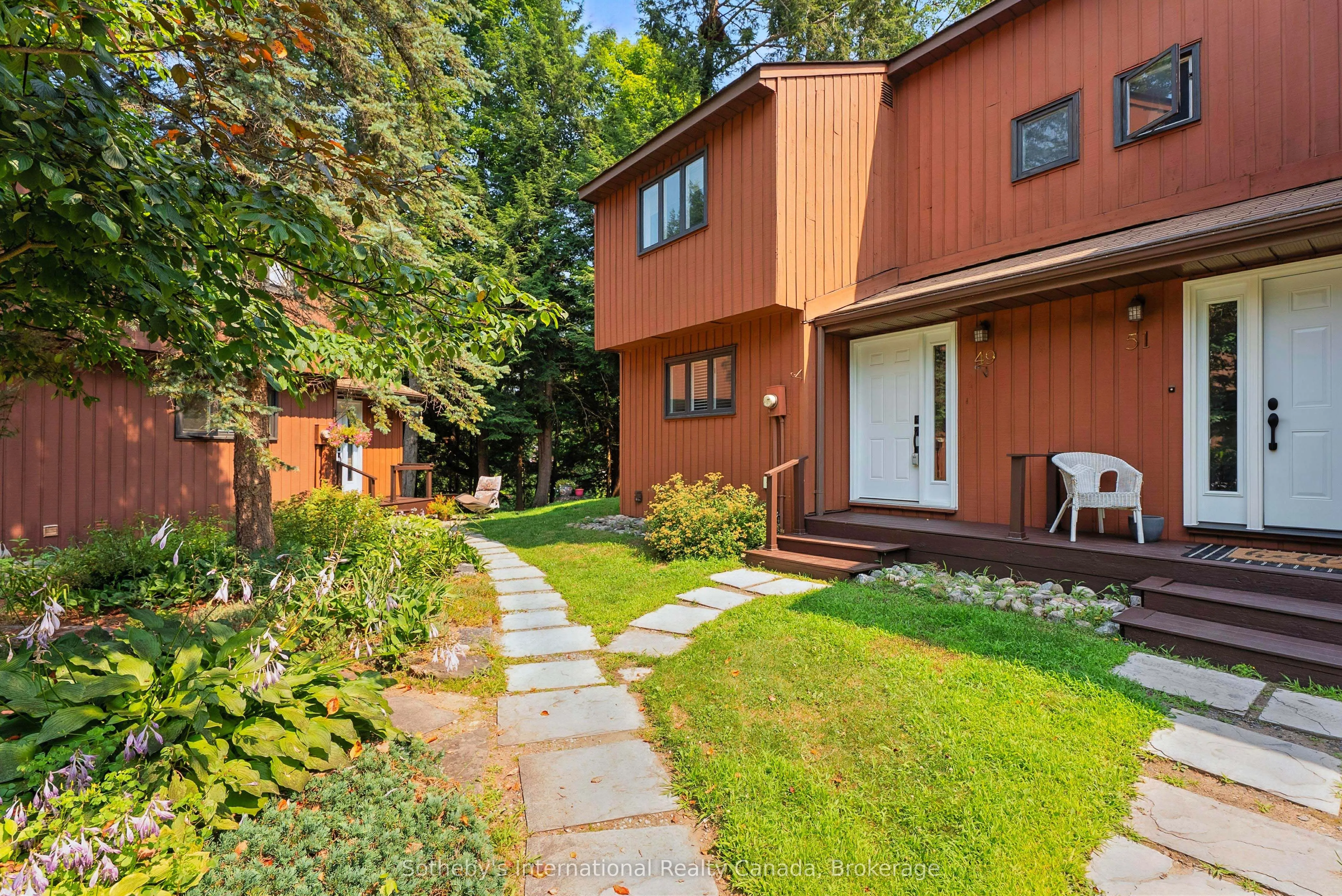 49 Southbank Drive, #10