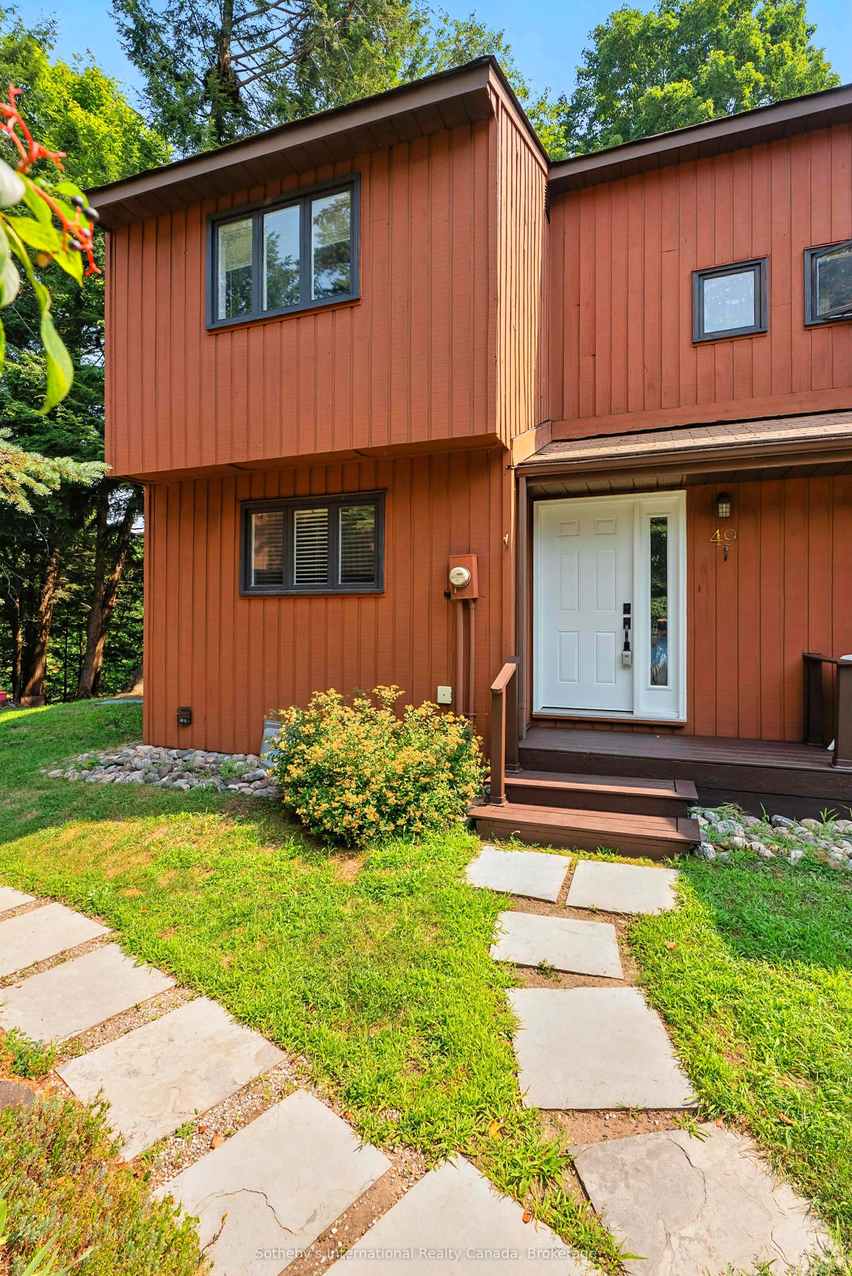49 Southbank Drive, #10