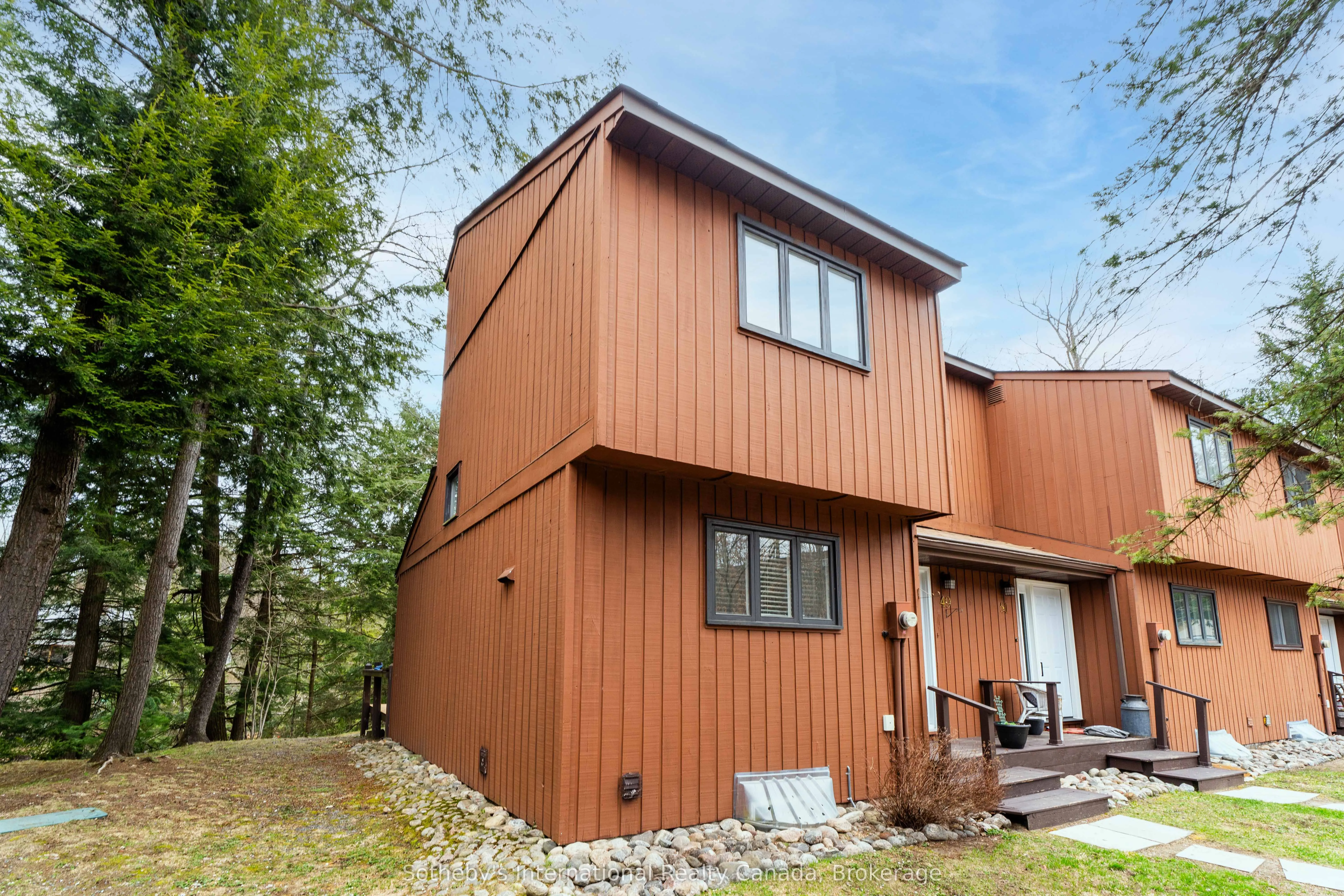 49 Southbank Drive, #10