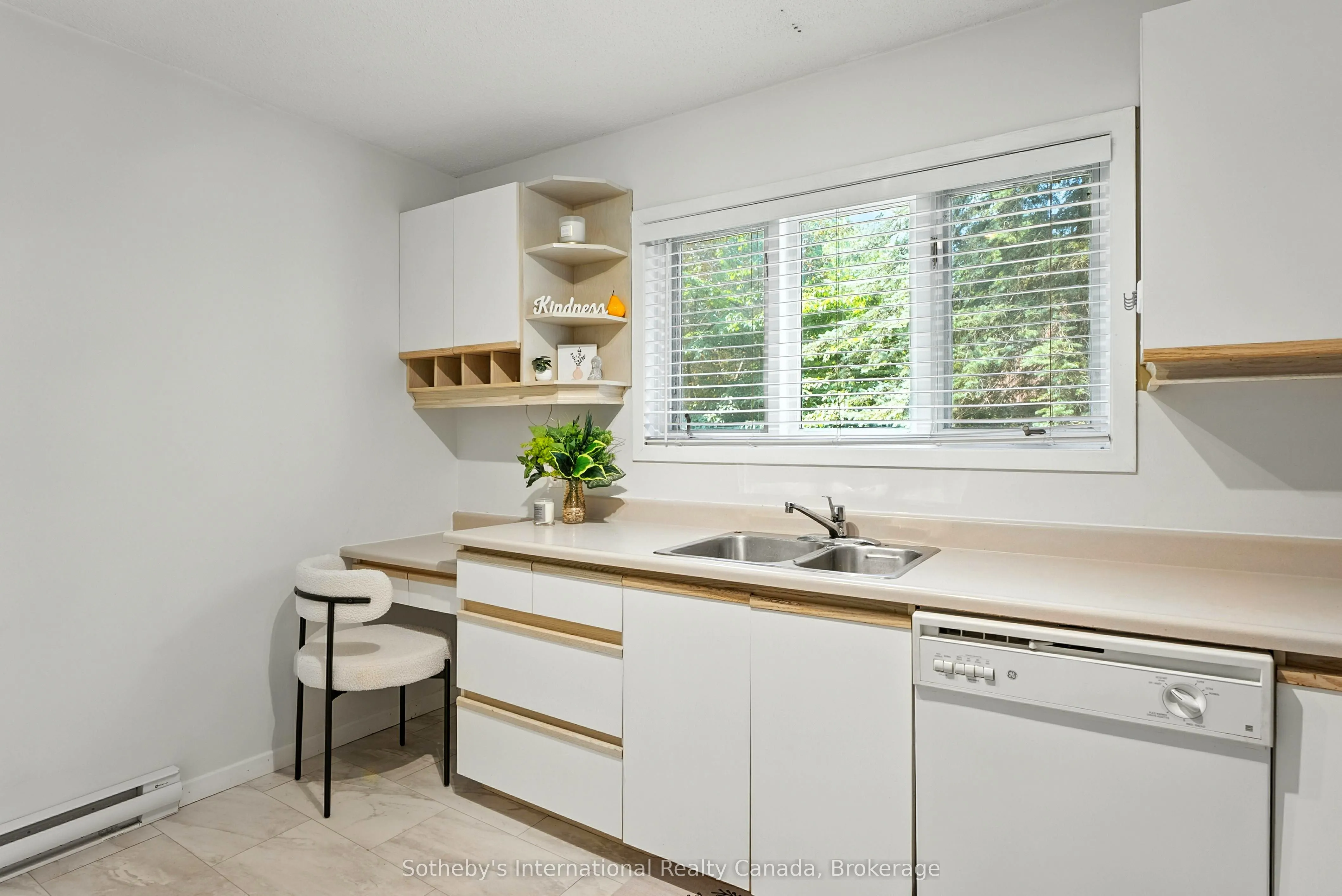 49 Southbank Drive, #10