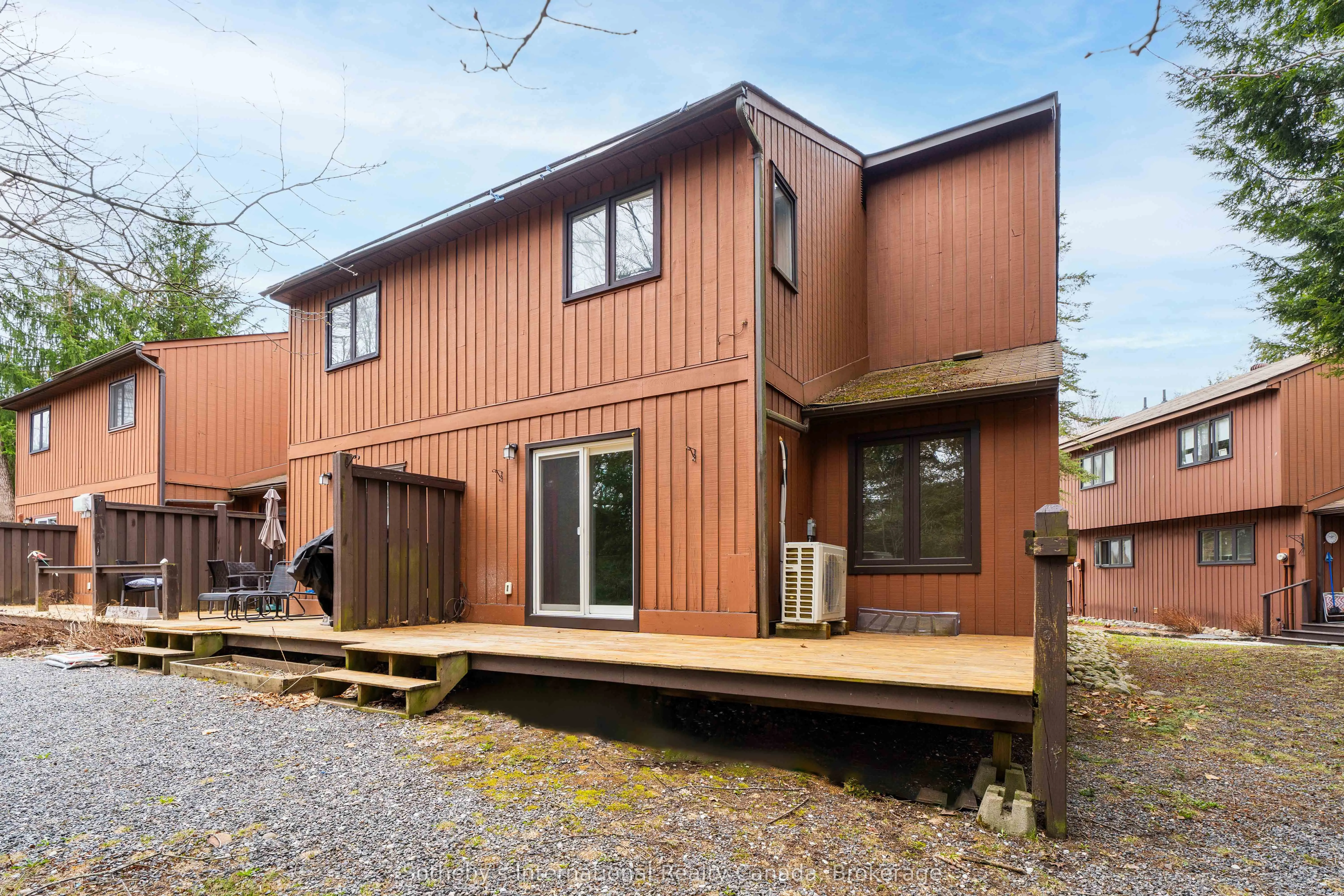 49 Southbank Drive, #10