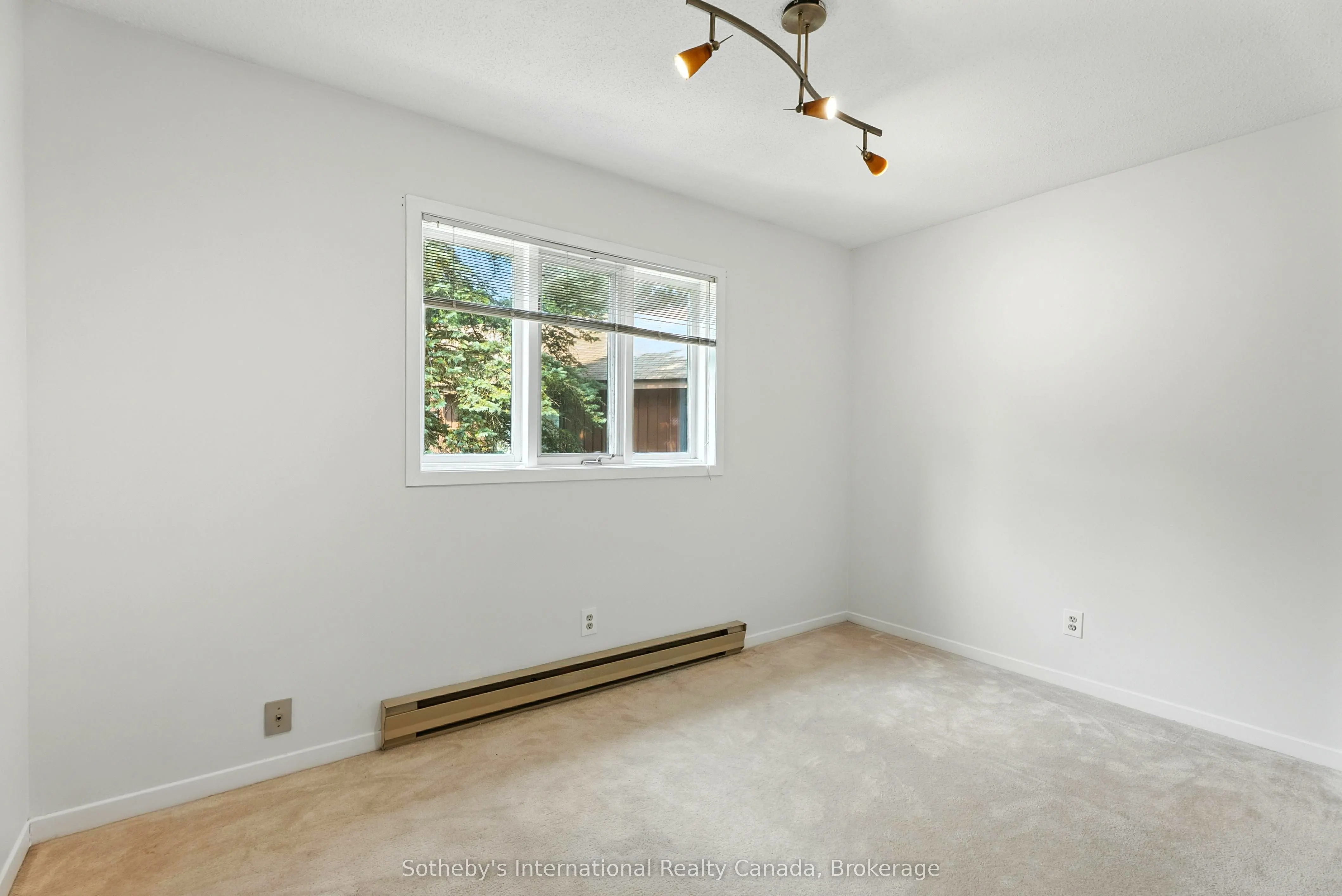 49 Southbank Drive, #10