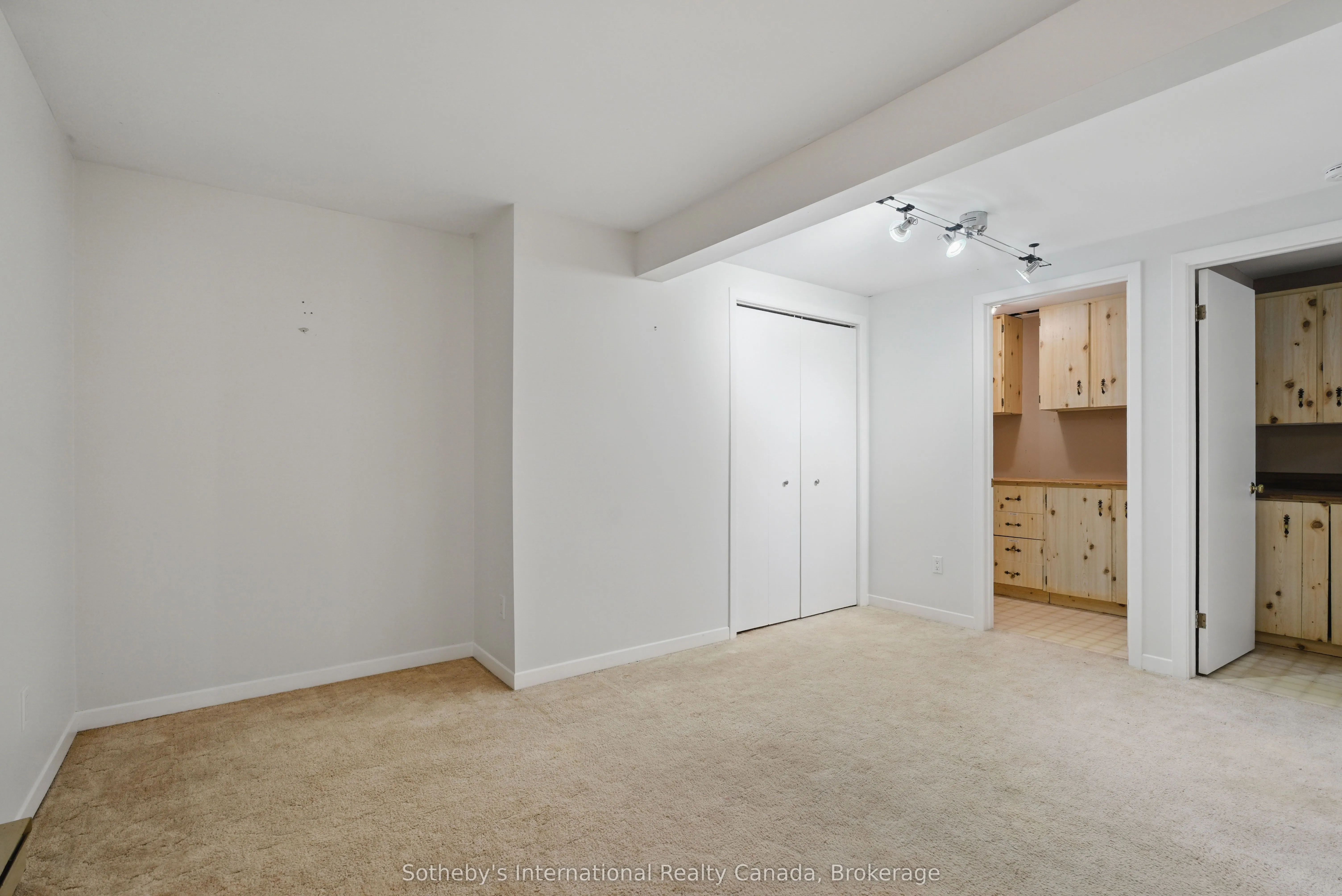 49 Southbank Drive, #10
