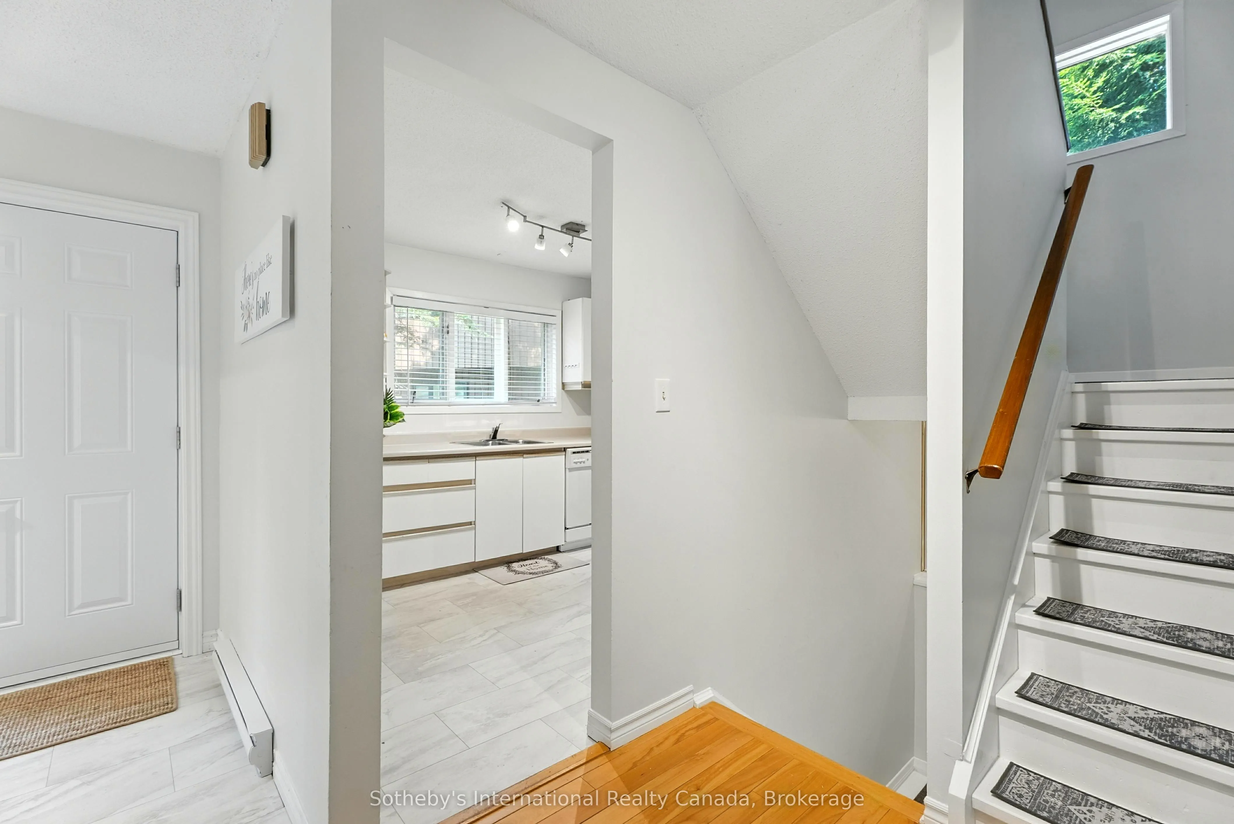 49 Southbank Drive, #10