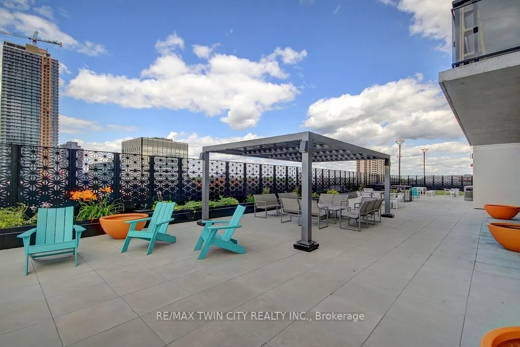 60 Charles Street W, #1805