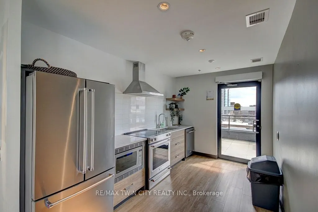 60 Charles Street W, #1805
