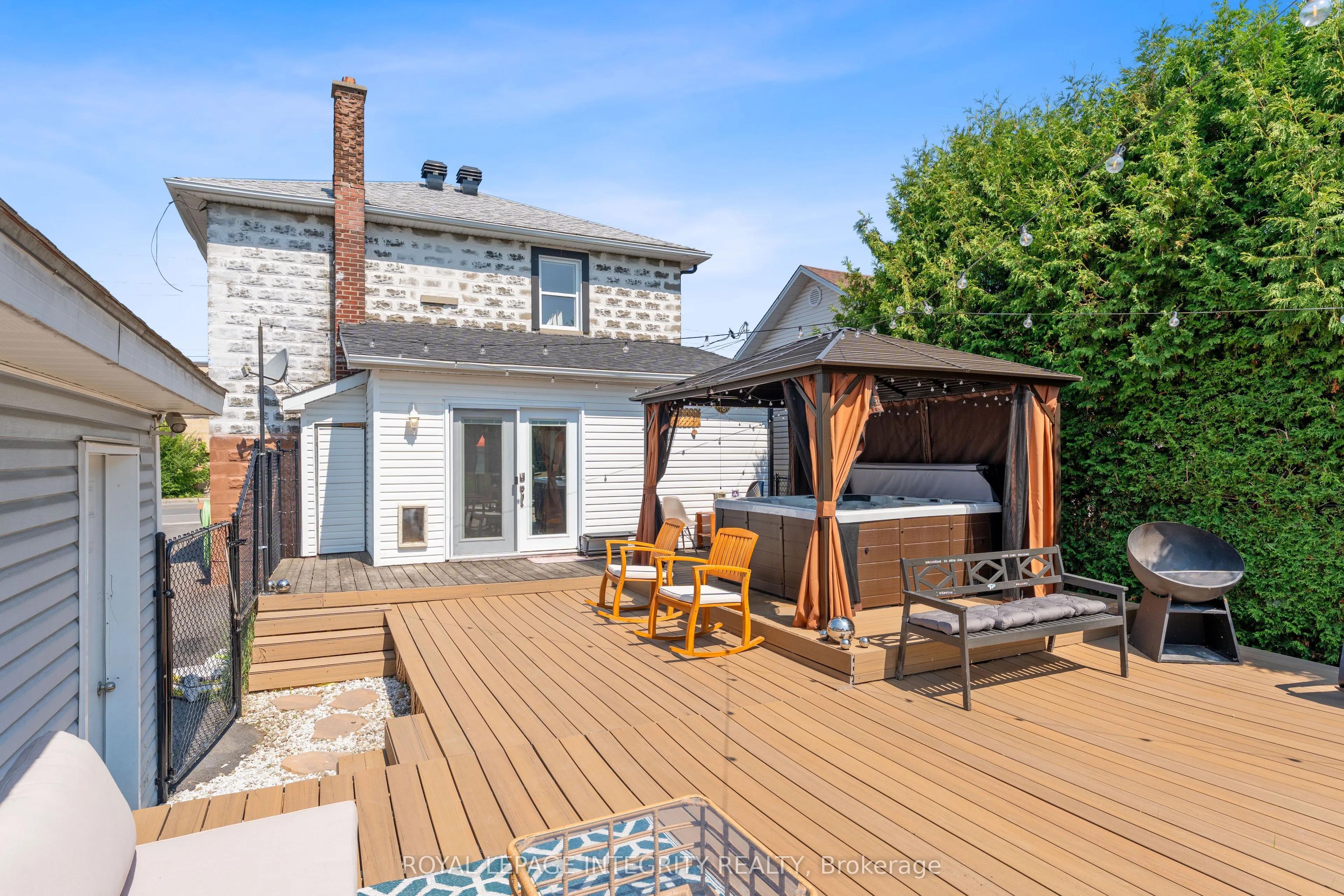 2234 Laval Street