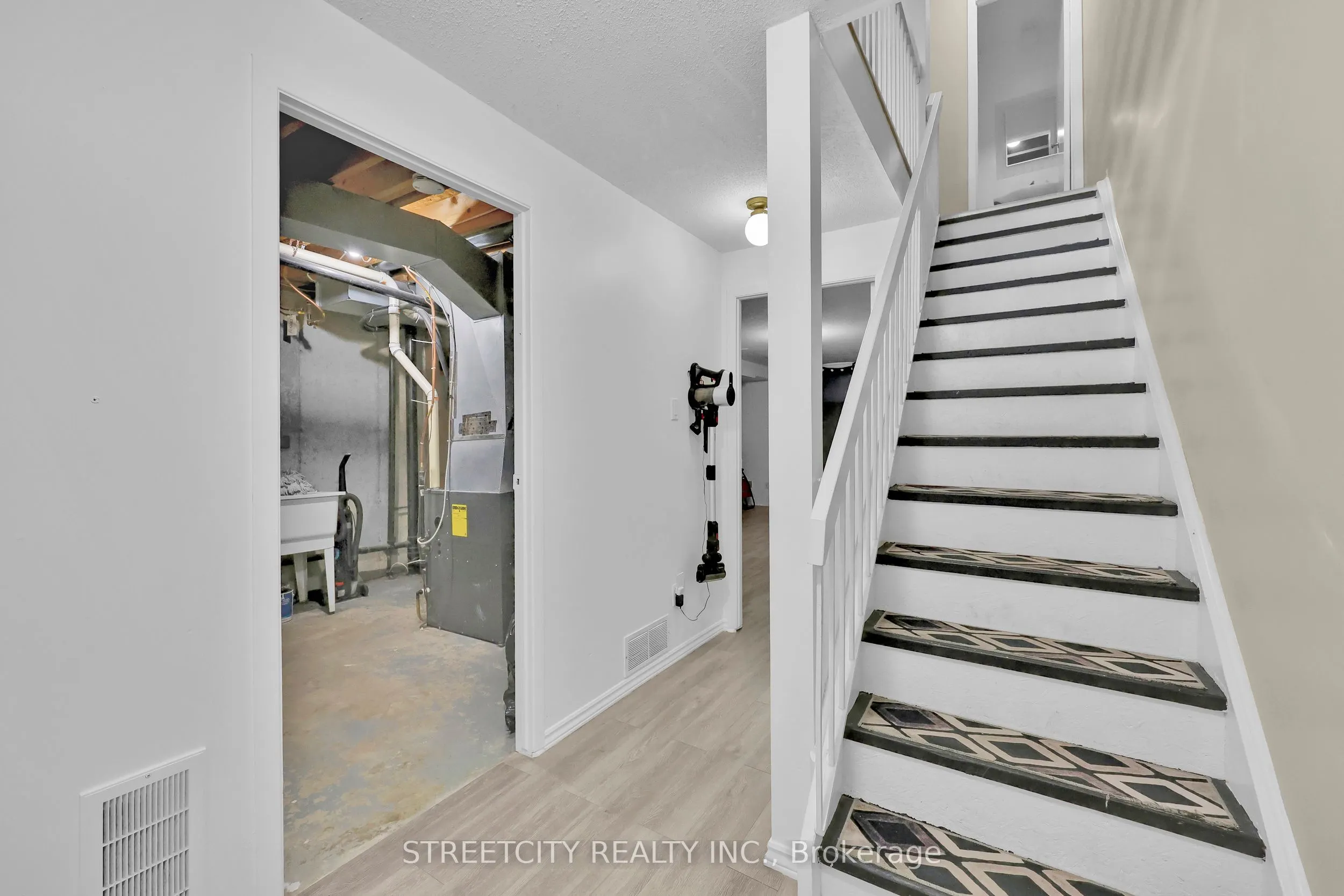 253 Taylor Street, #8