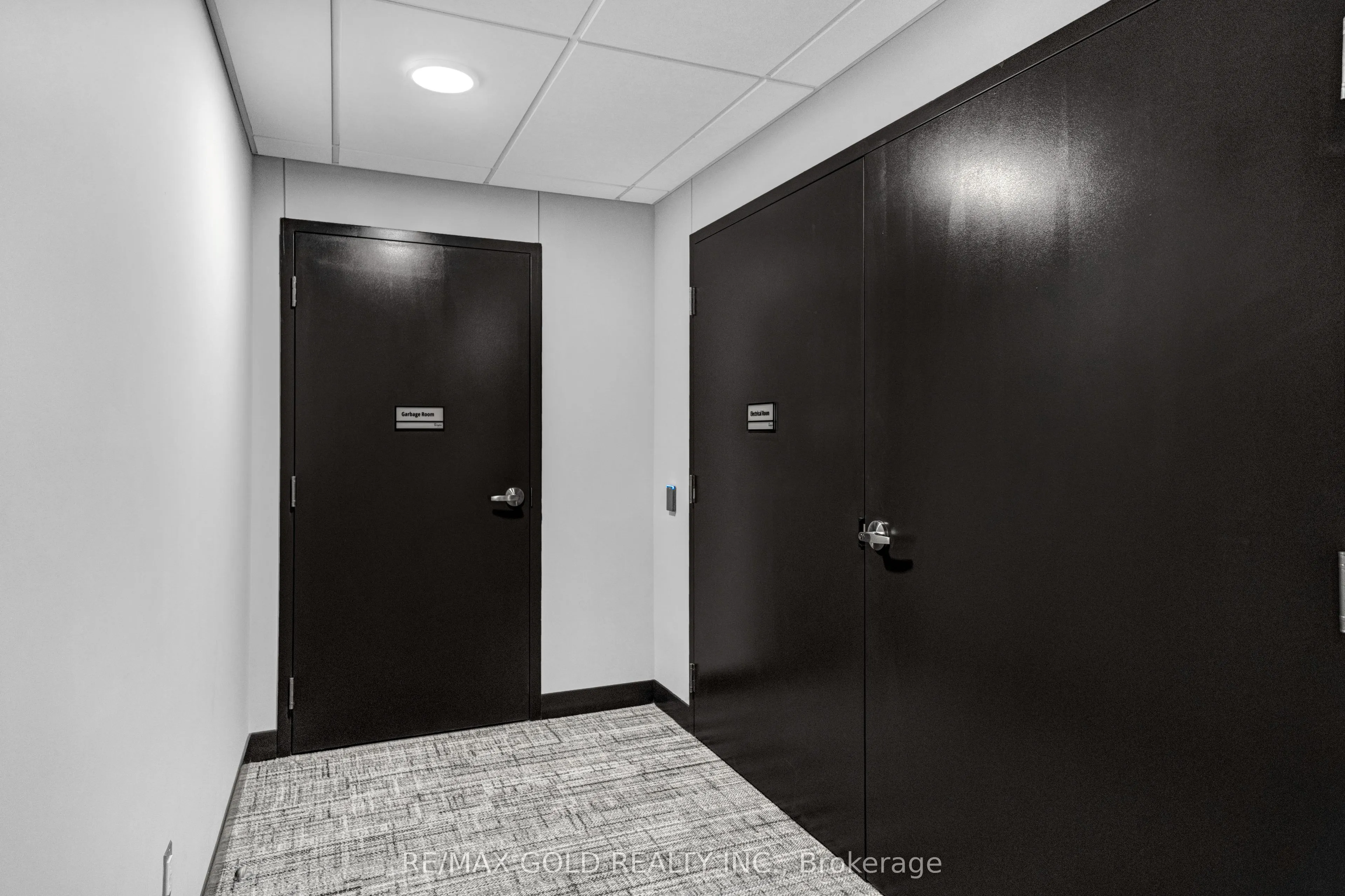 741 King Street W, #09