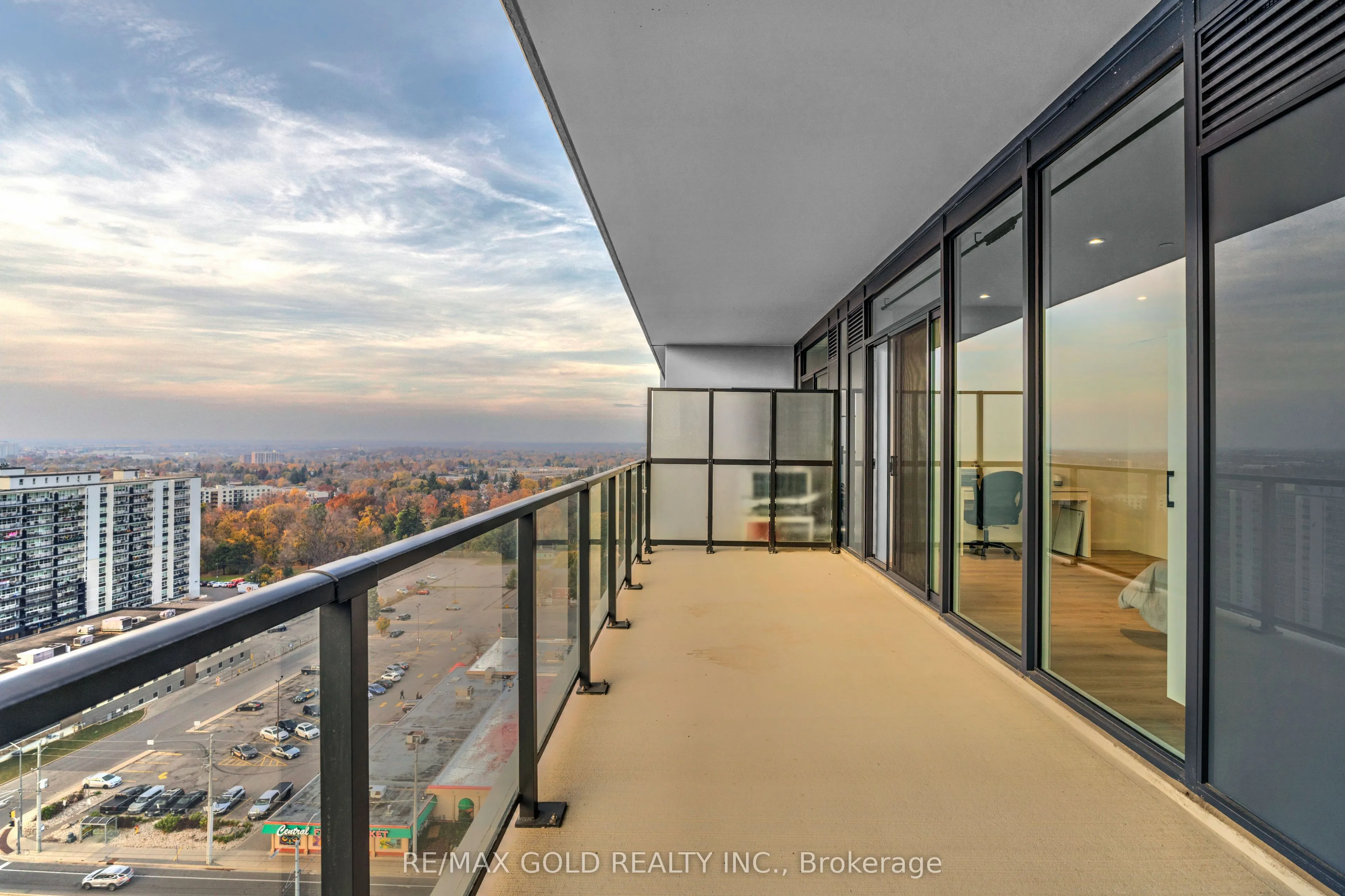 741 King Street W, #09