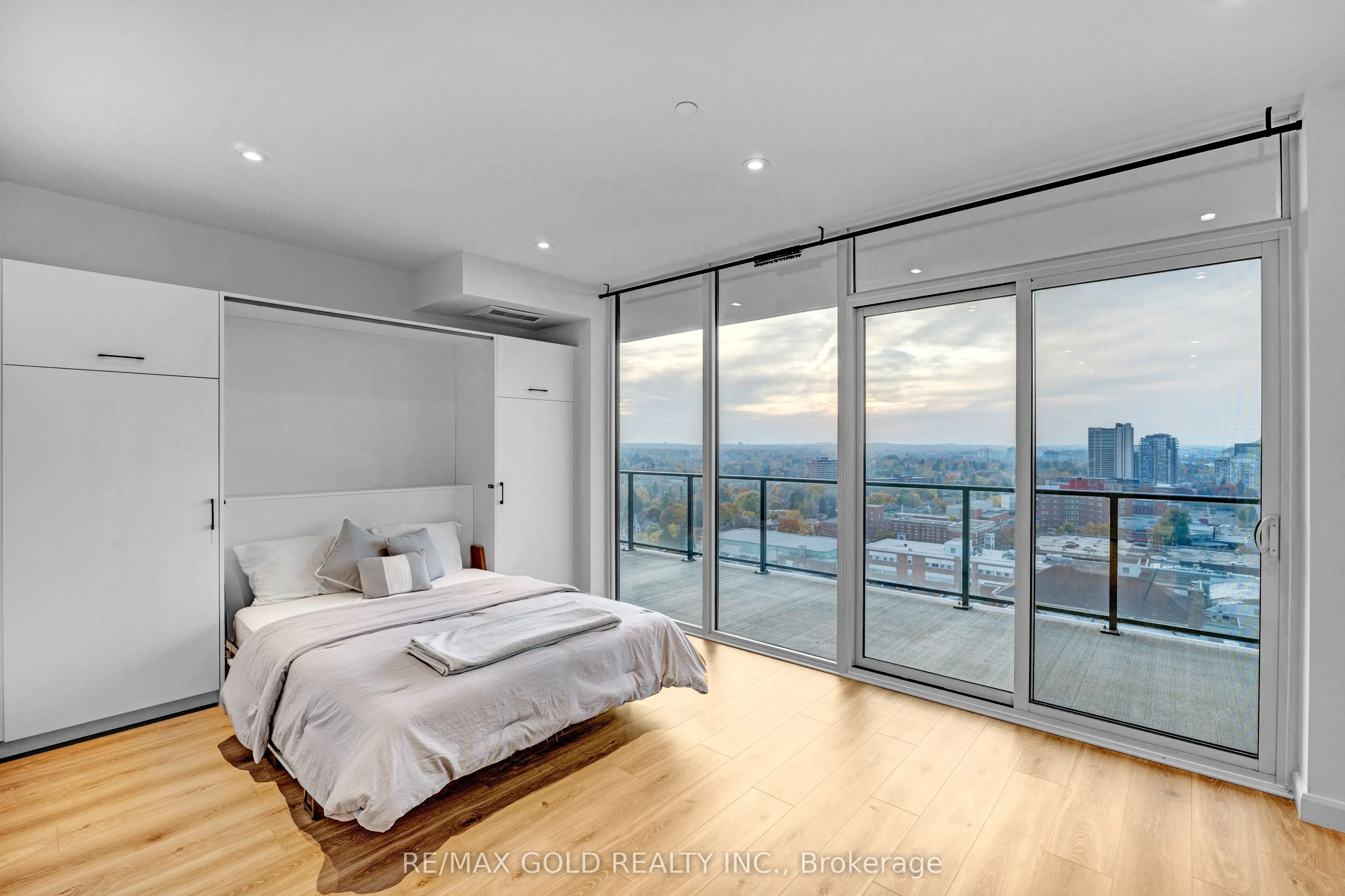 741 King Street W, #09