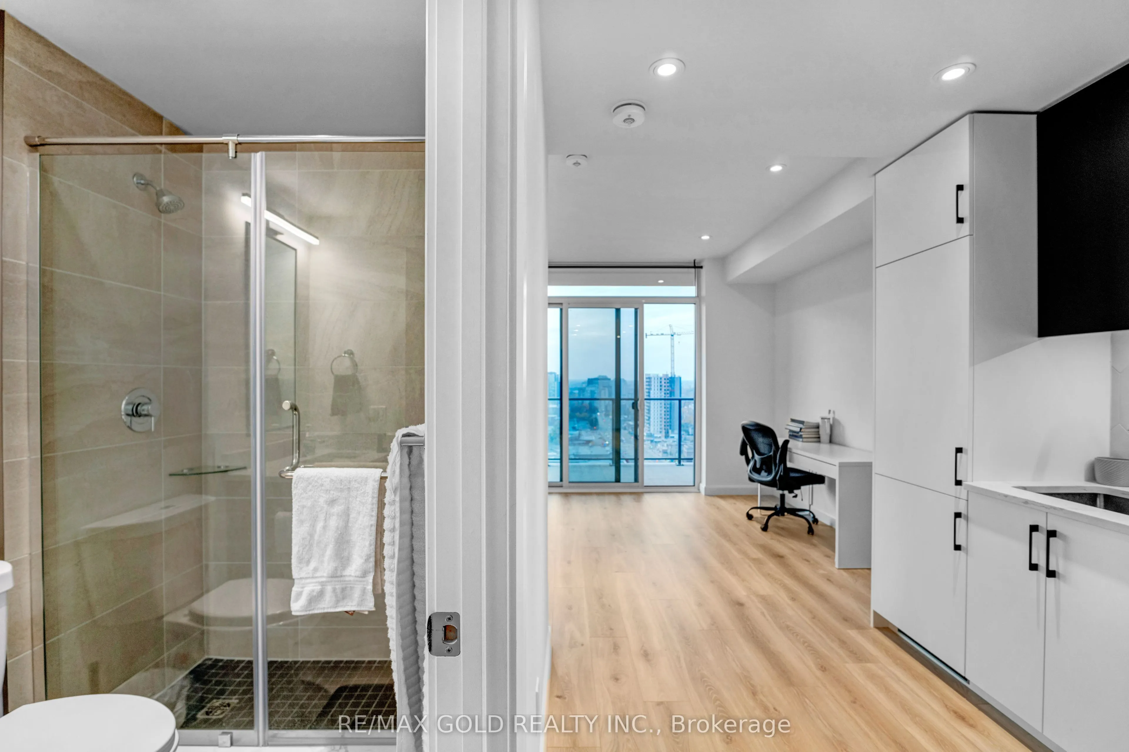 741 King Street W, #09
