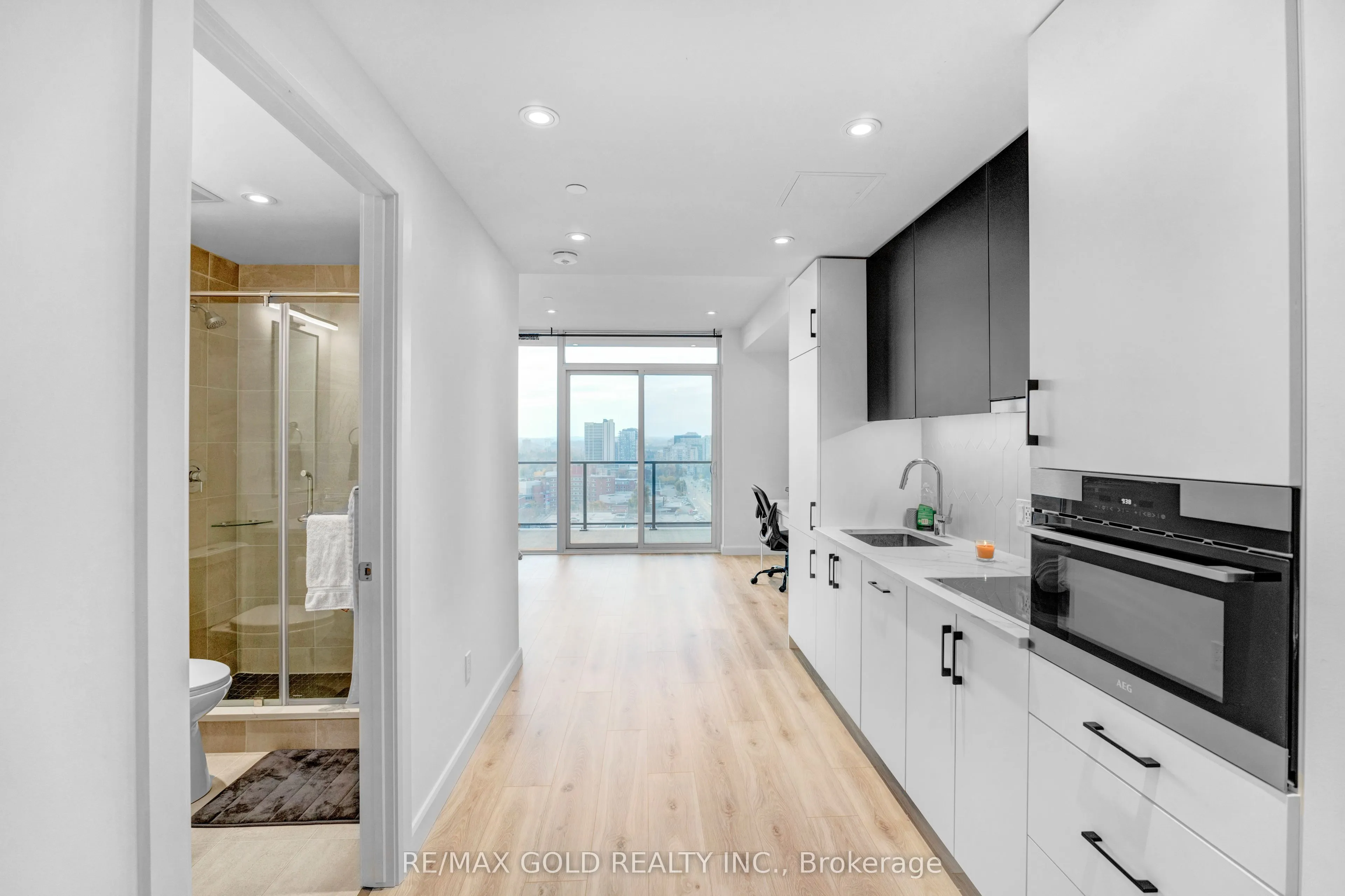 741 King Street W, #09