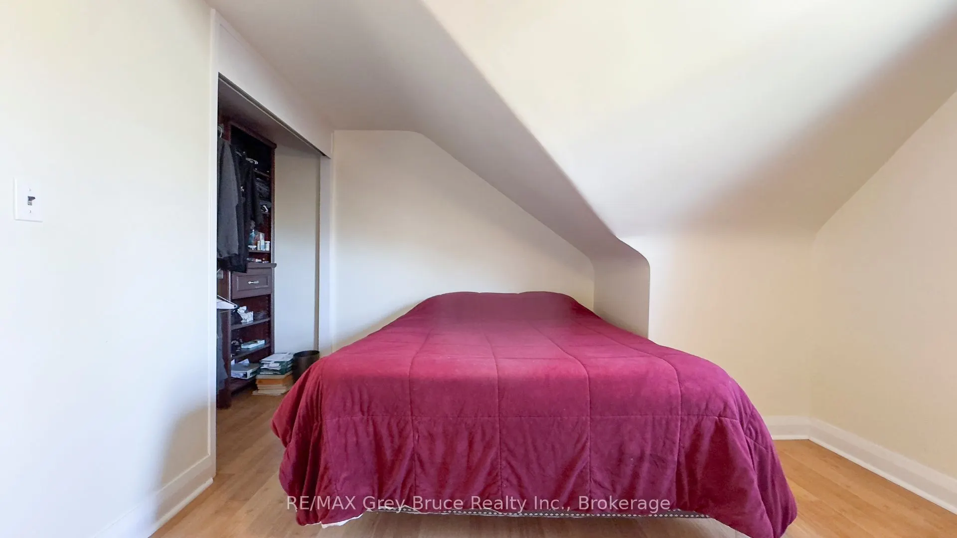 440 11th "B" Street W