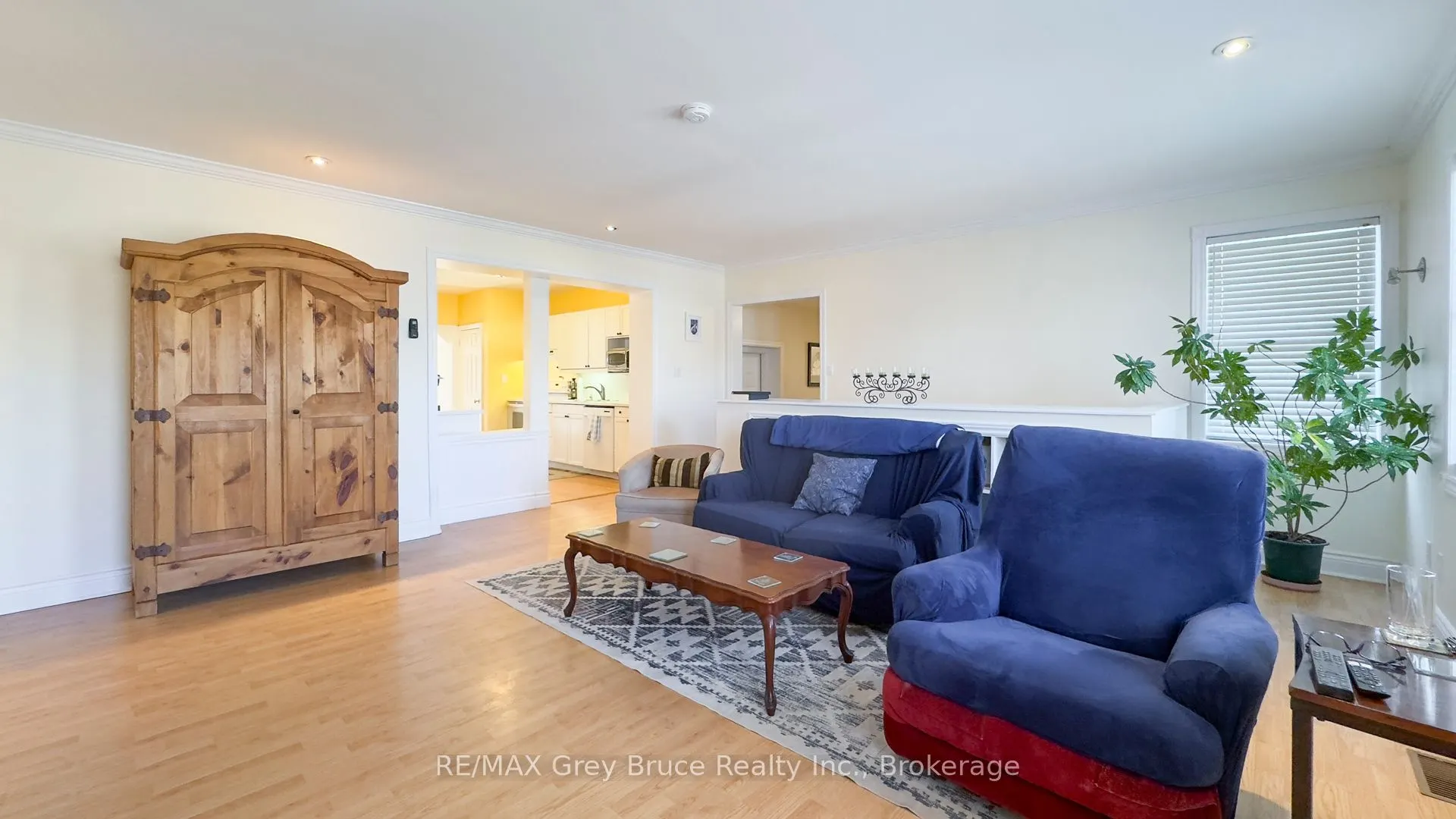 440 11th "B" Street W