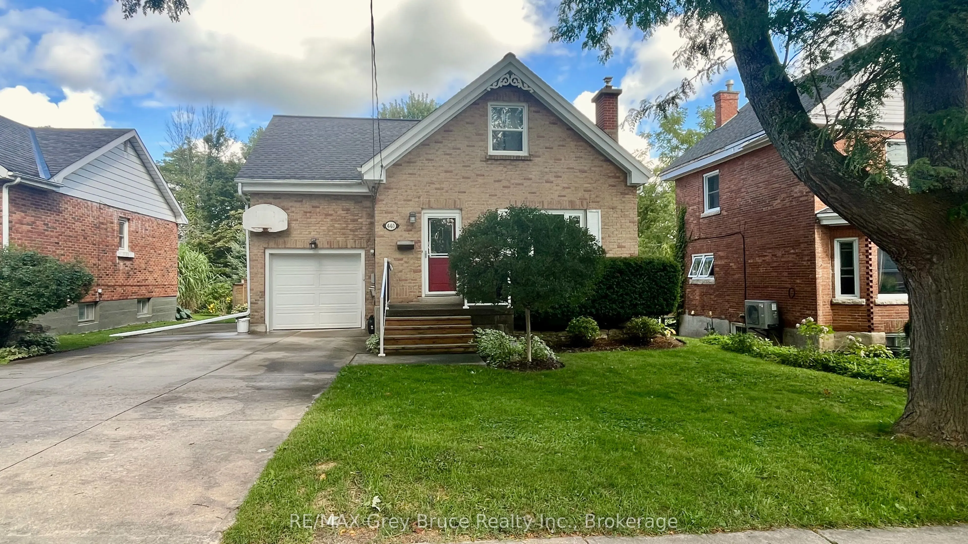440 11th "B" Street W