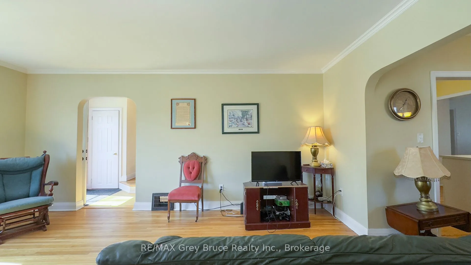 440 11th "B" Street W