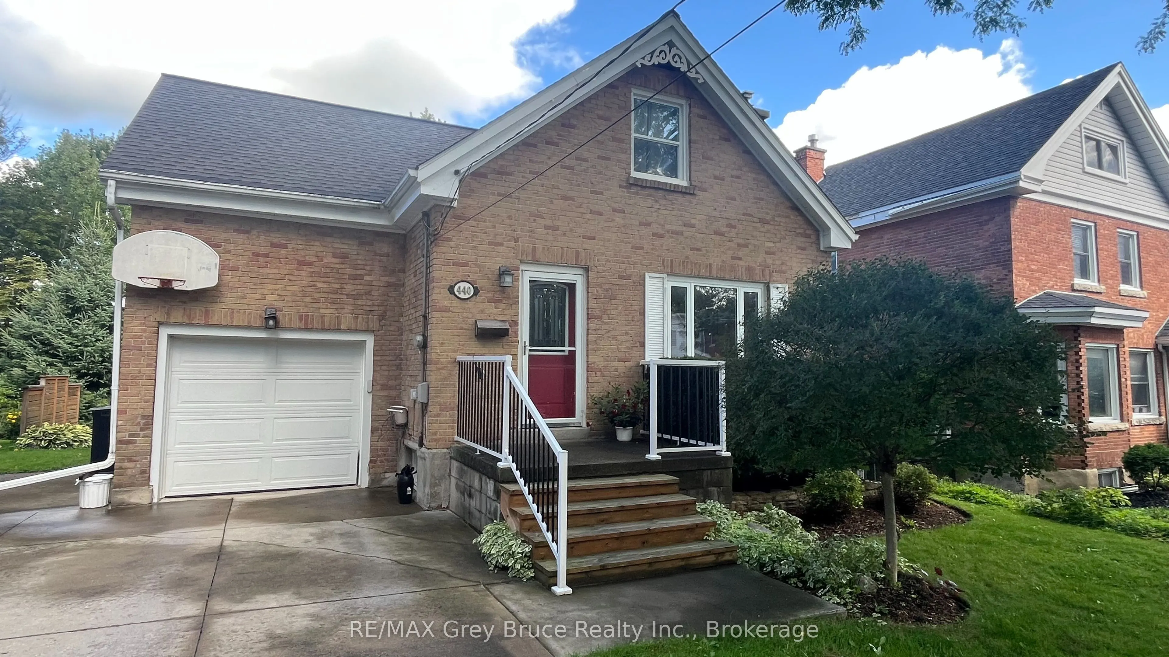 440 11th "B" Street W