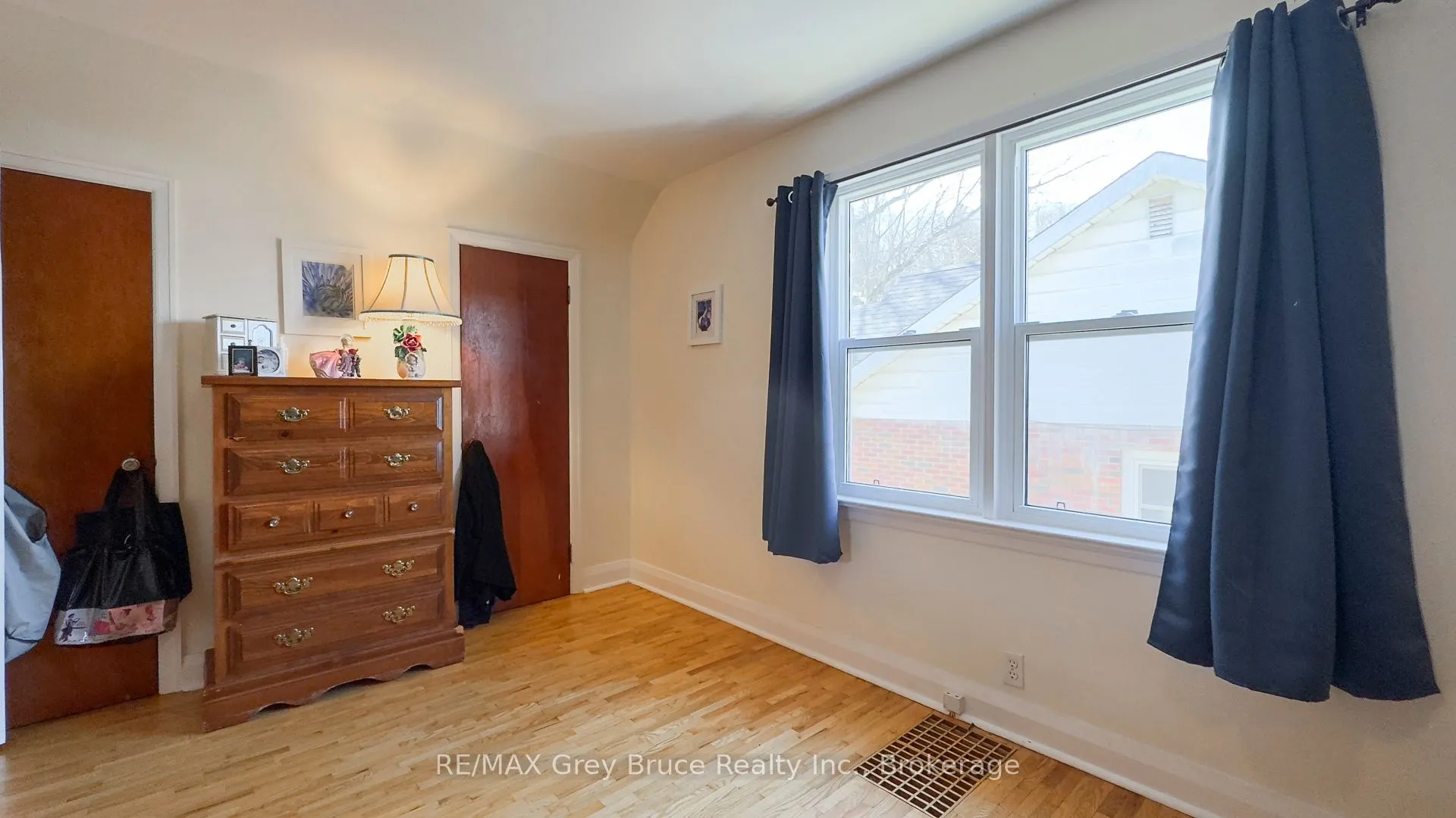440 11th "B" Street W
